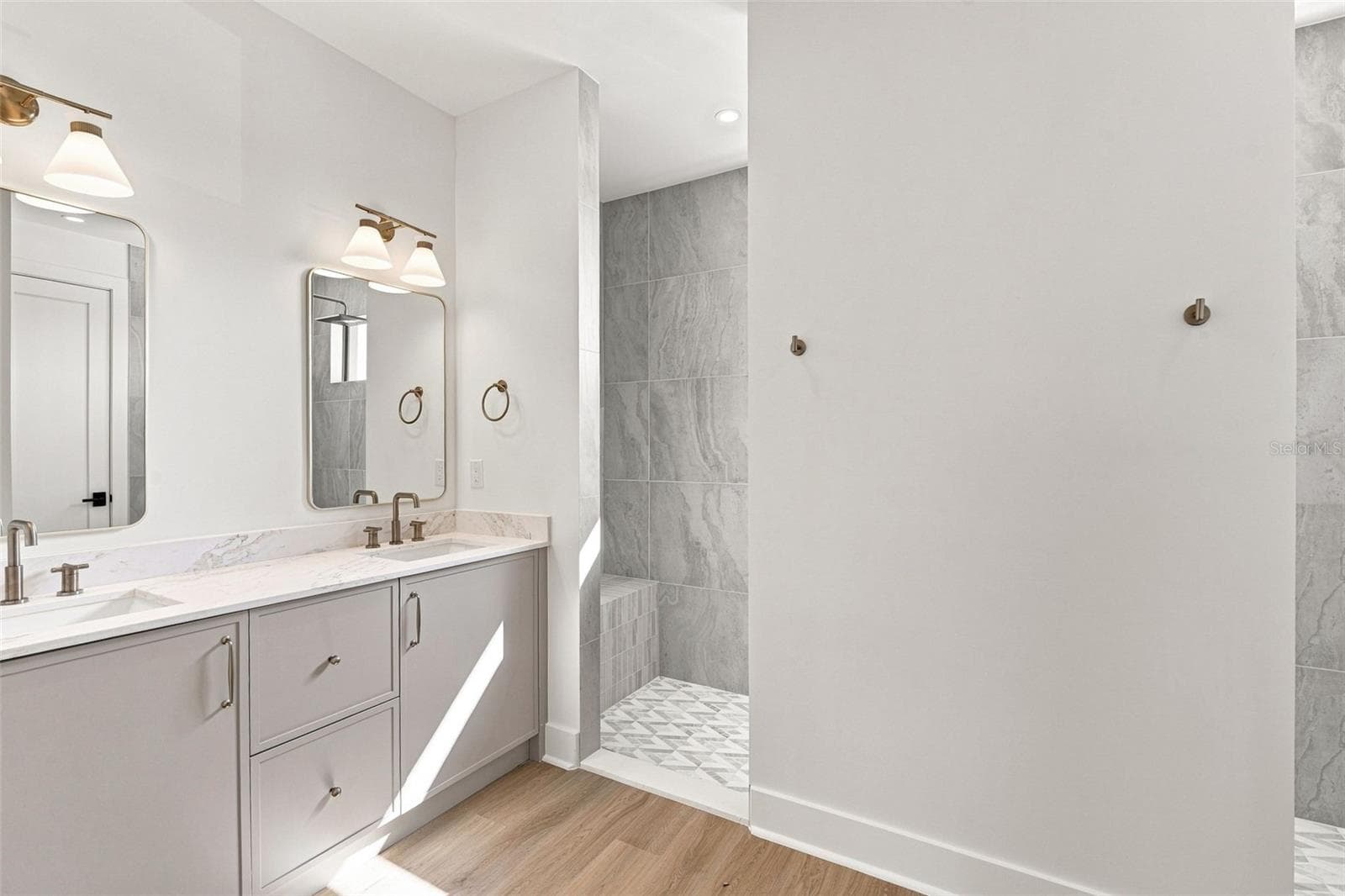 Luxury En-Suite Bathroom with Designer Vanity - 44 SUNFLOWER DR, PLACIDA