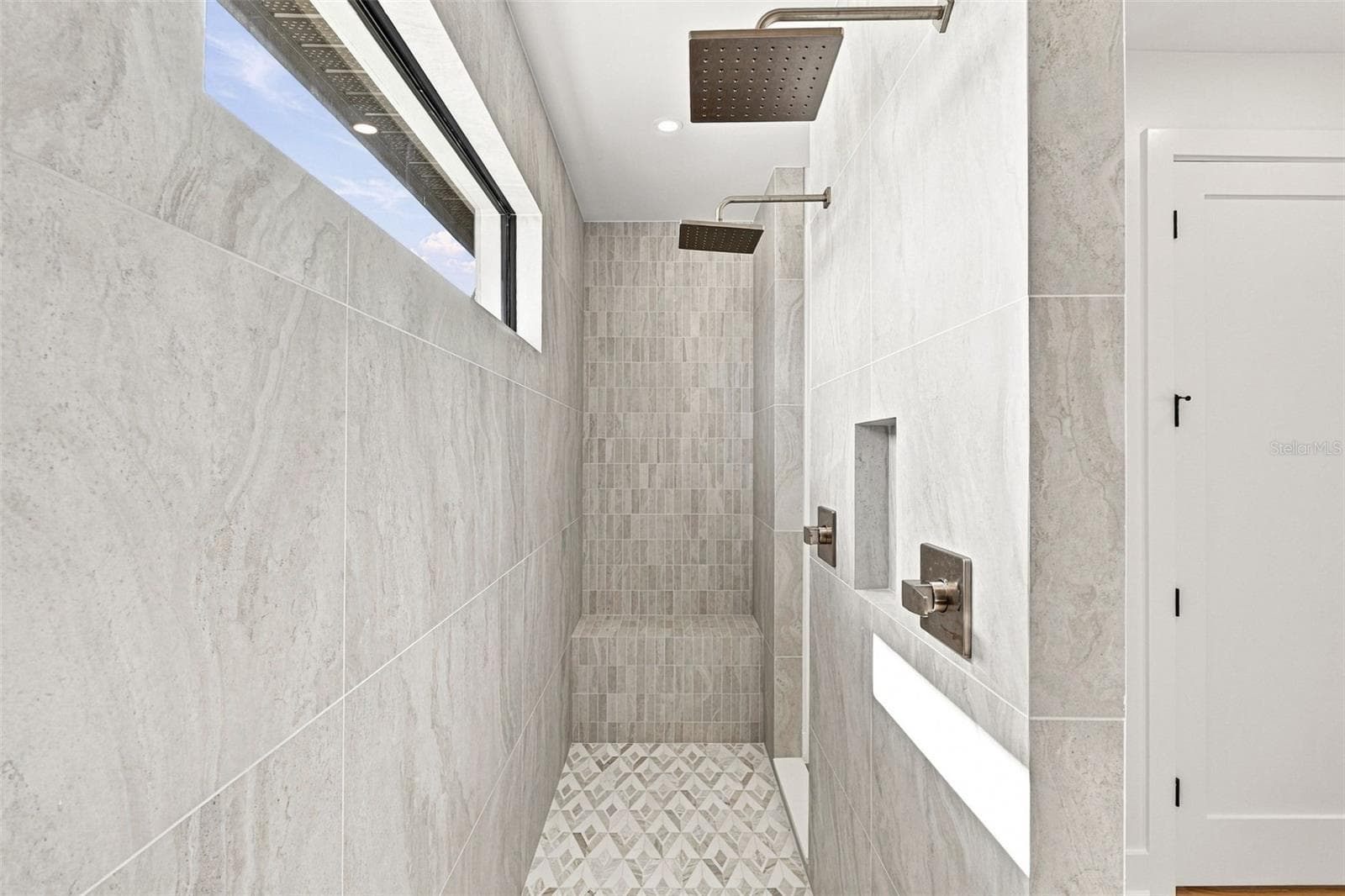 Luxury Walk In Ensuite Shower with Abundant Natural Light - 44 SUNFLOWER DR, PLACIDA