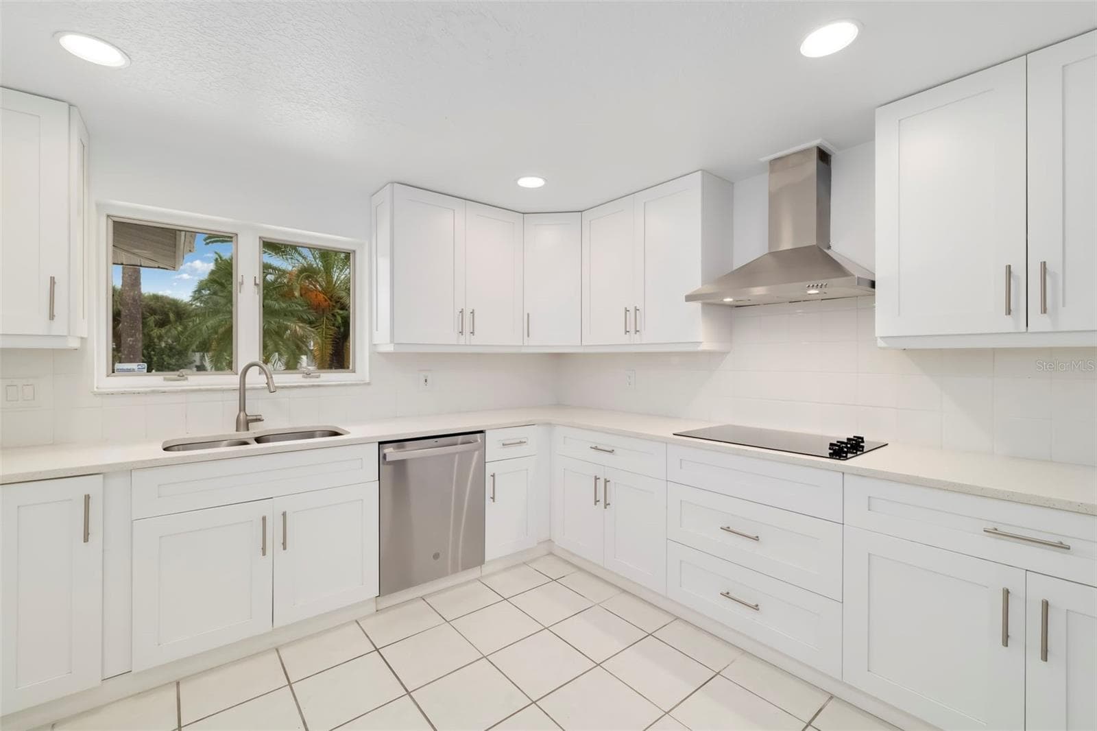 Plenty of Counter Space - 708 GARFIELD DR, SARASOTA