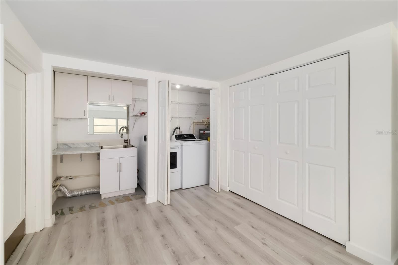 There is a door that leads out to the yard from this 4th Bedroom - 708 GARFIELD DR, SARASOTA