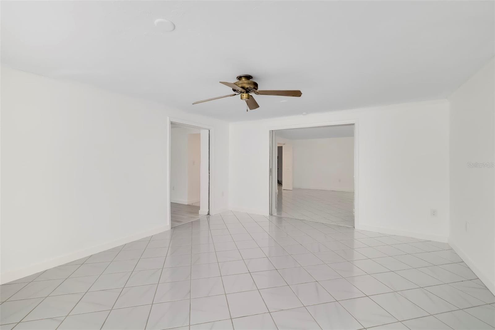 Single Doorway to the 2nd Primary Bedroom - 708 GARFIELD DR, SARASOTA