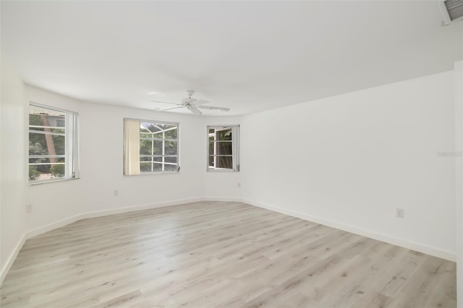 Primary Bedroom off the Florida Room - 708 GARFIELD DR, SARASOTA