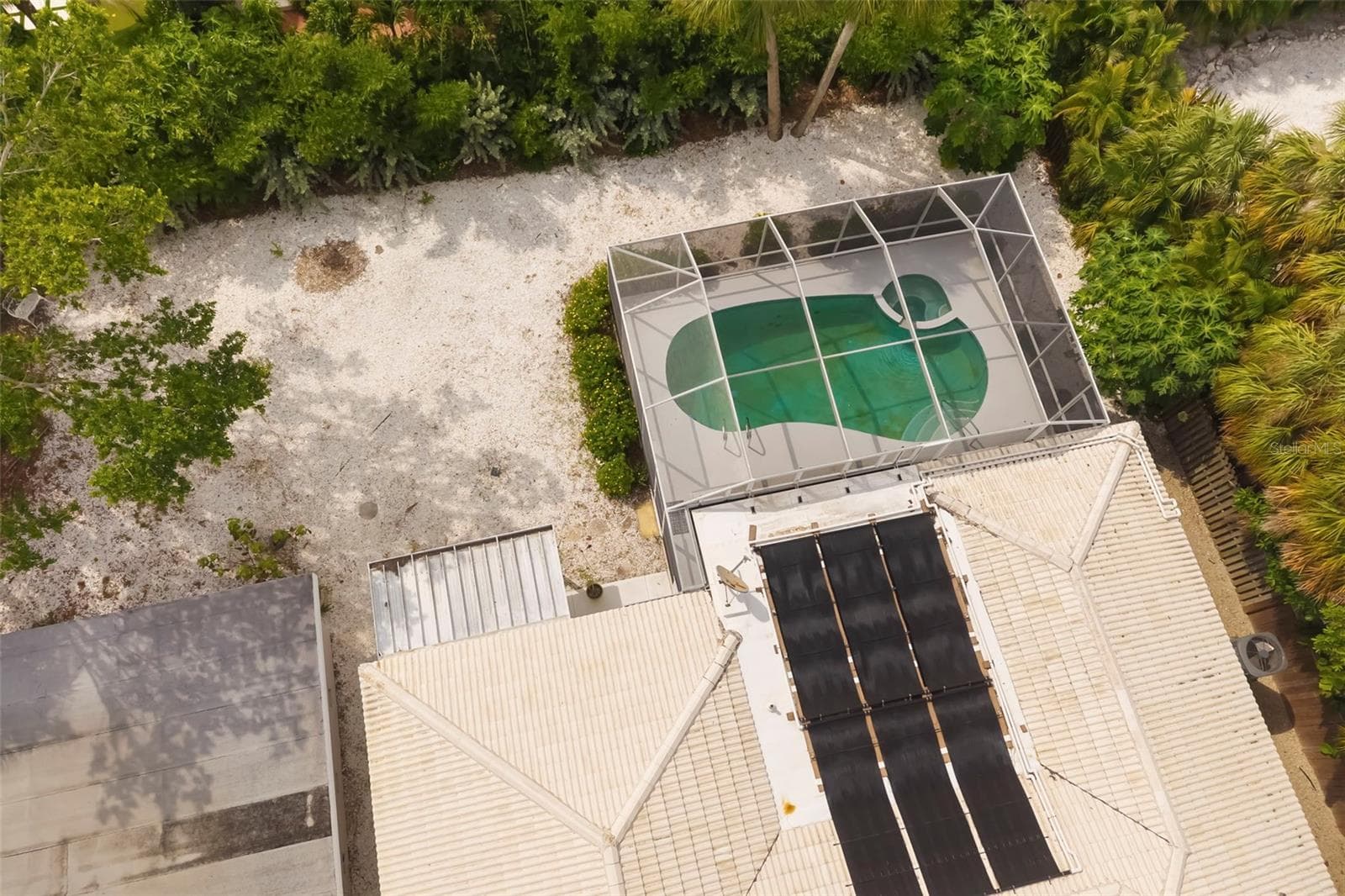 Solar panels for heating the pool - 708 GARFIELD DR, SARASOTA