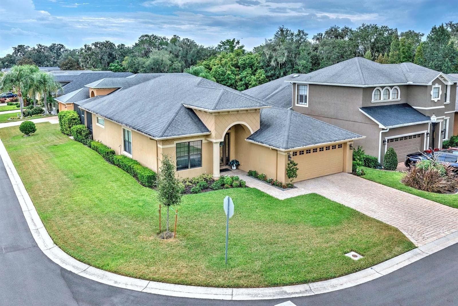 Single Family Residence at 904 CHRISTINA CHASE LN, LAKELAND, photo 2 of 57