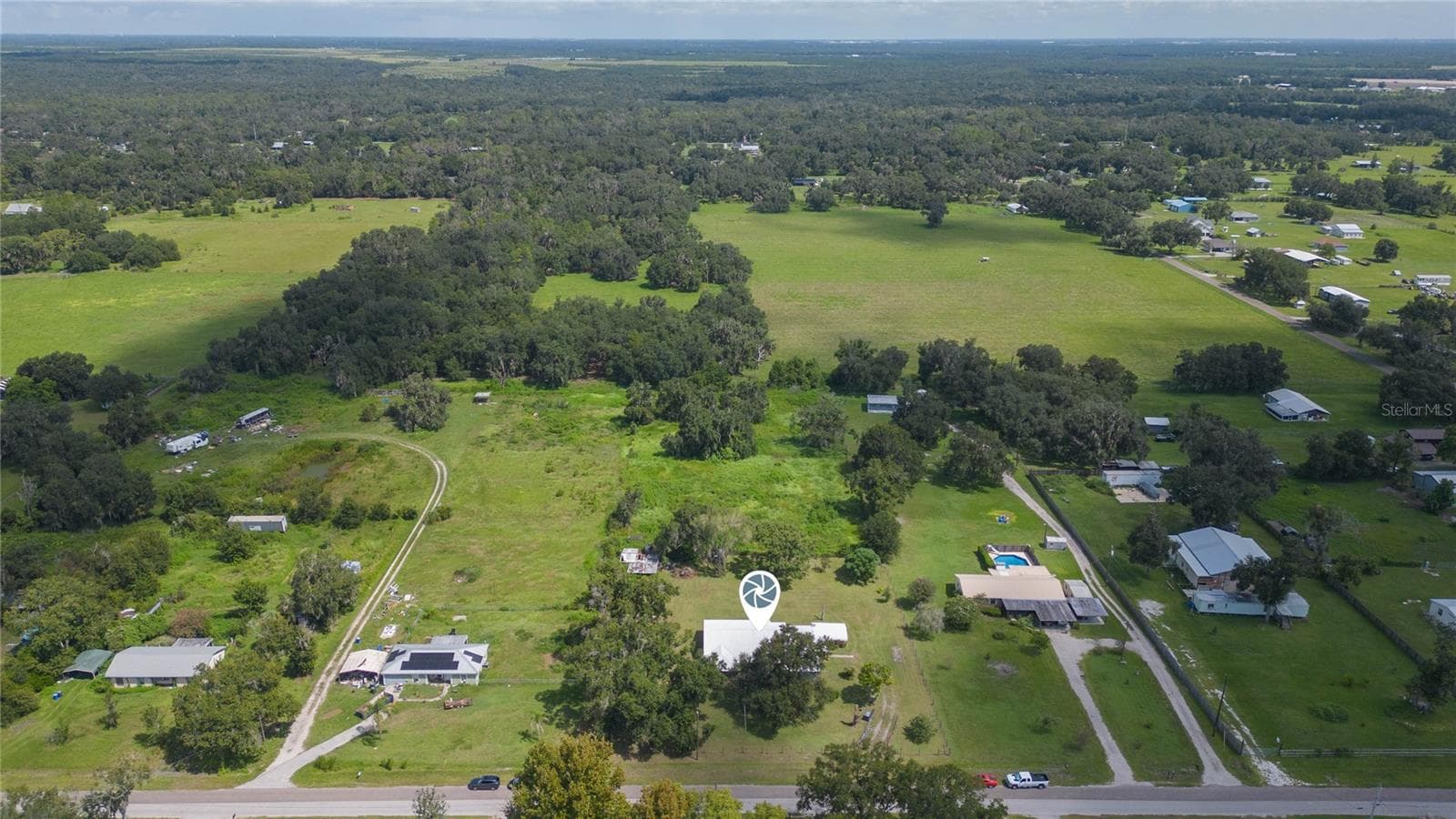Single Family Residence at 2630 KEYSVILLE DR, LITHIA, photo 2 of 43