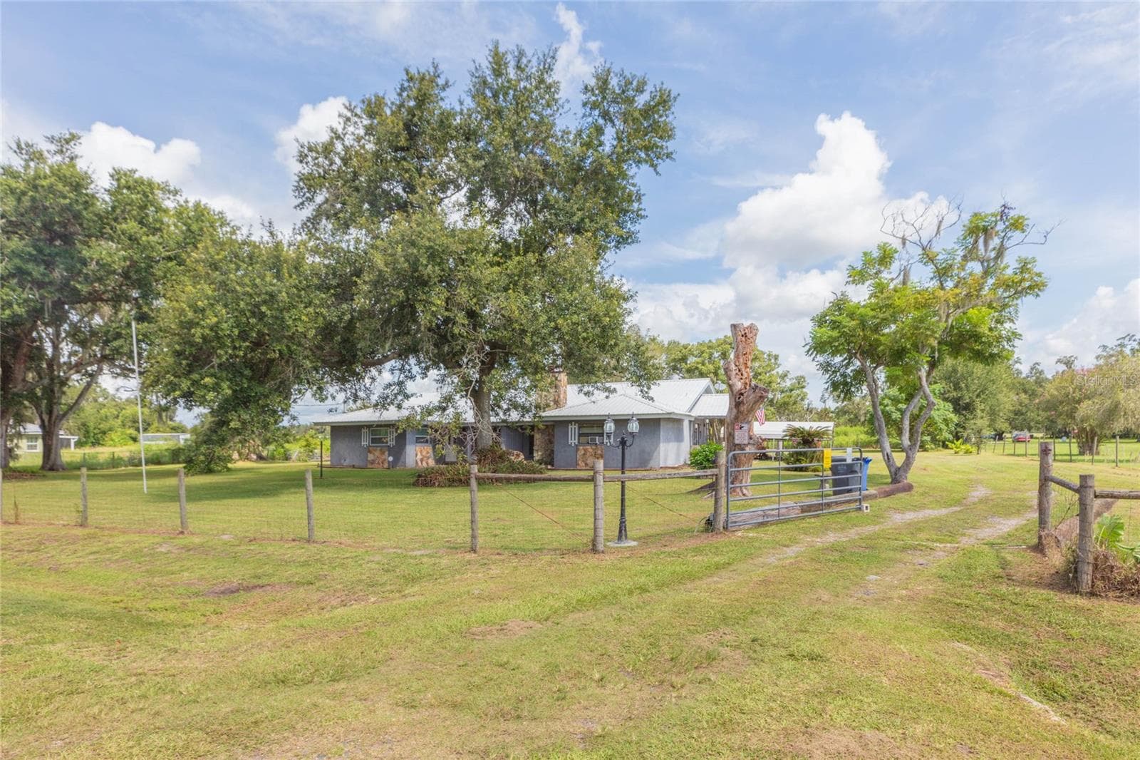 Single Family Residence at 2630 KEYSVILLE DR, LITHIA, photo 6 of 43