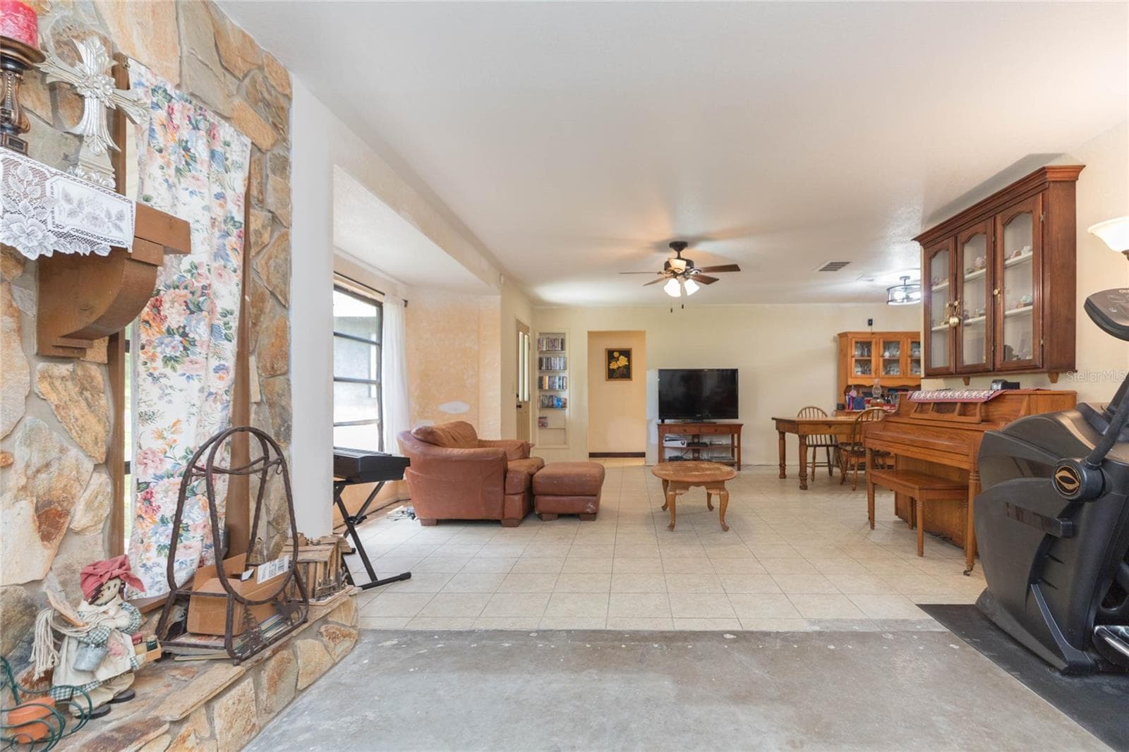 Single Family Residence at 2630 KEYSVILLE DR, LITHIA, photo 25 of 43
