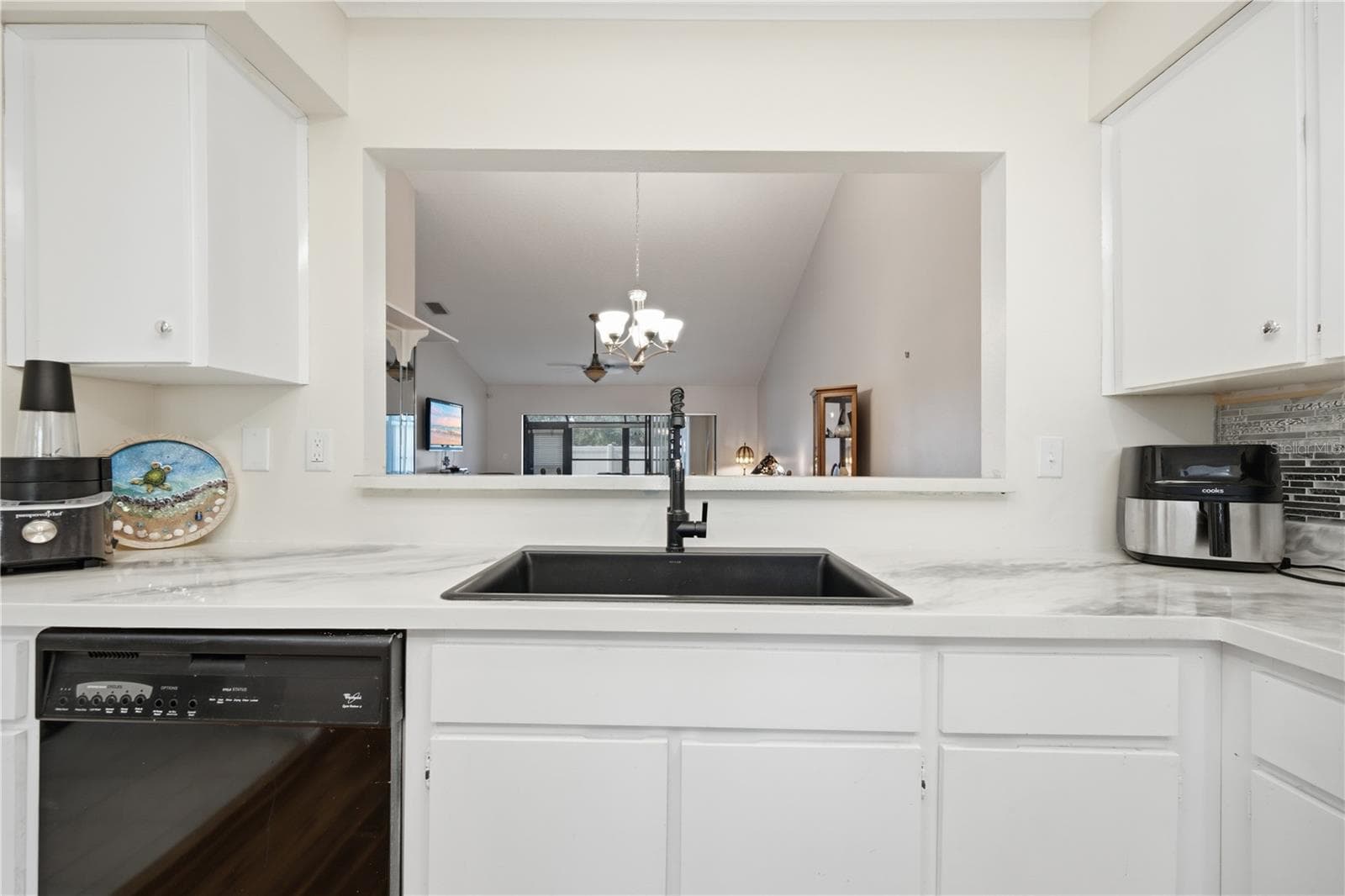 Kitchen Pass through - 3670 IMPERIAL RIDGE PKWY, PALM HARBOR