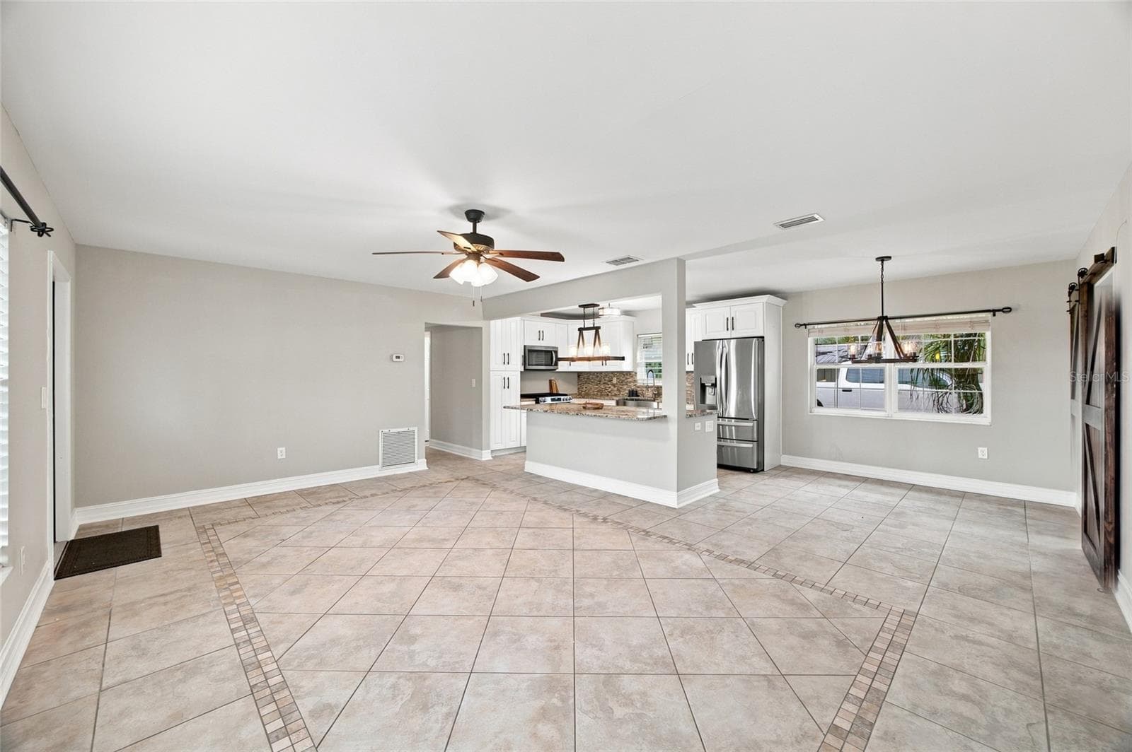 Living area main home - 5106 THONOTOSASSA RD, PLANT CITY