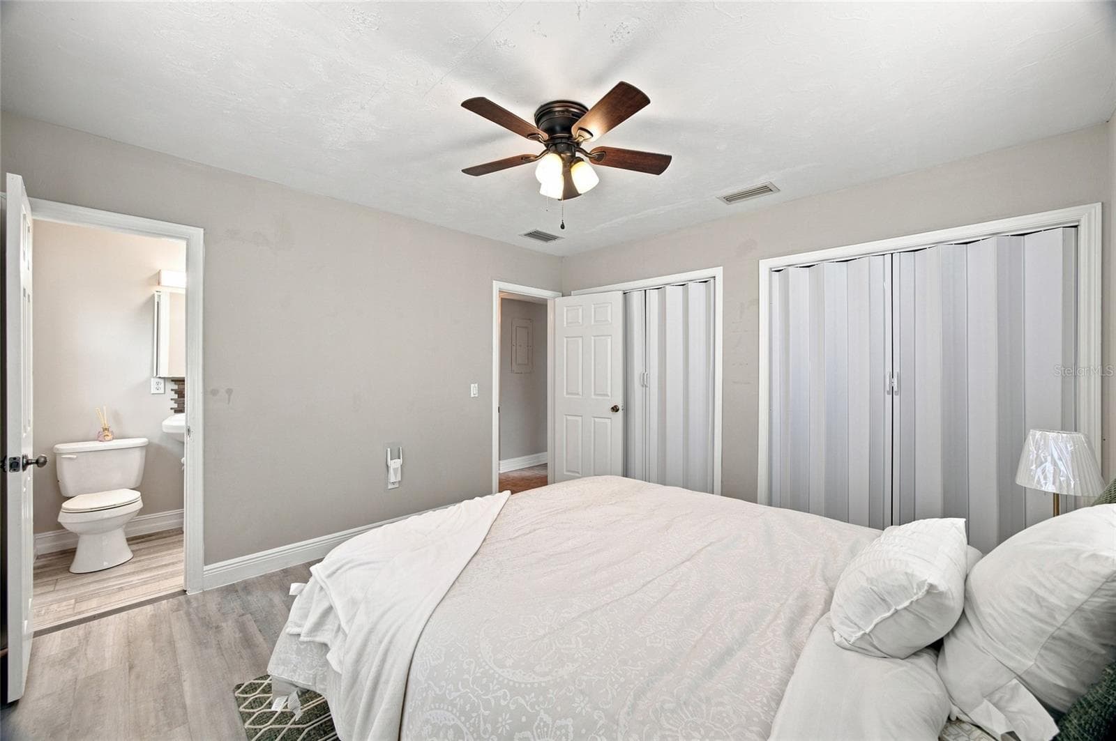Master bedroom main home - 5106 THONOTOSASSA RD, PLANT CITY