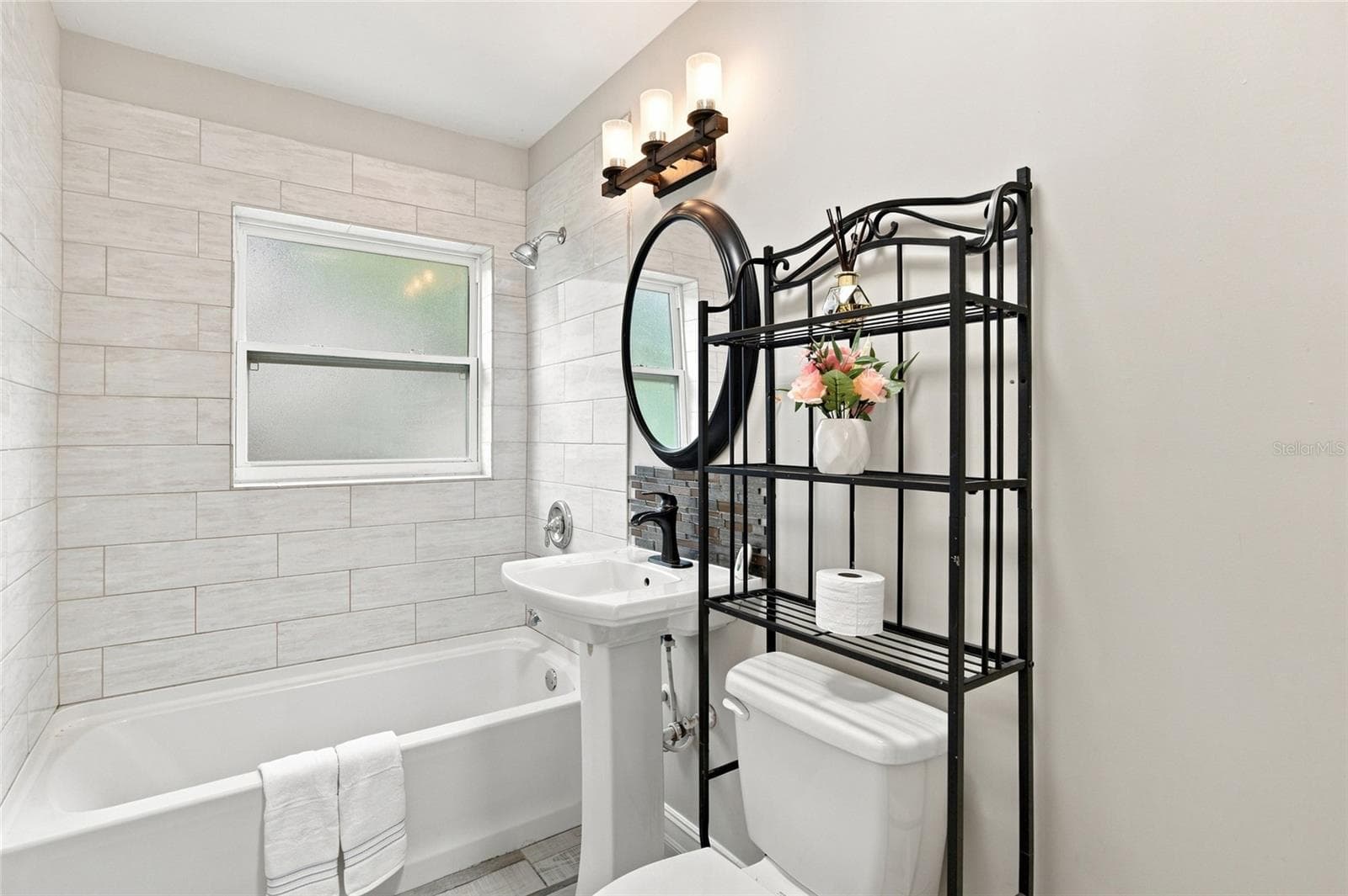 Guest bath - 5106 THONOTOSASSA RD, PLANT CITY