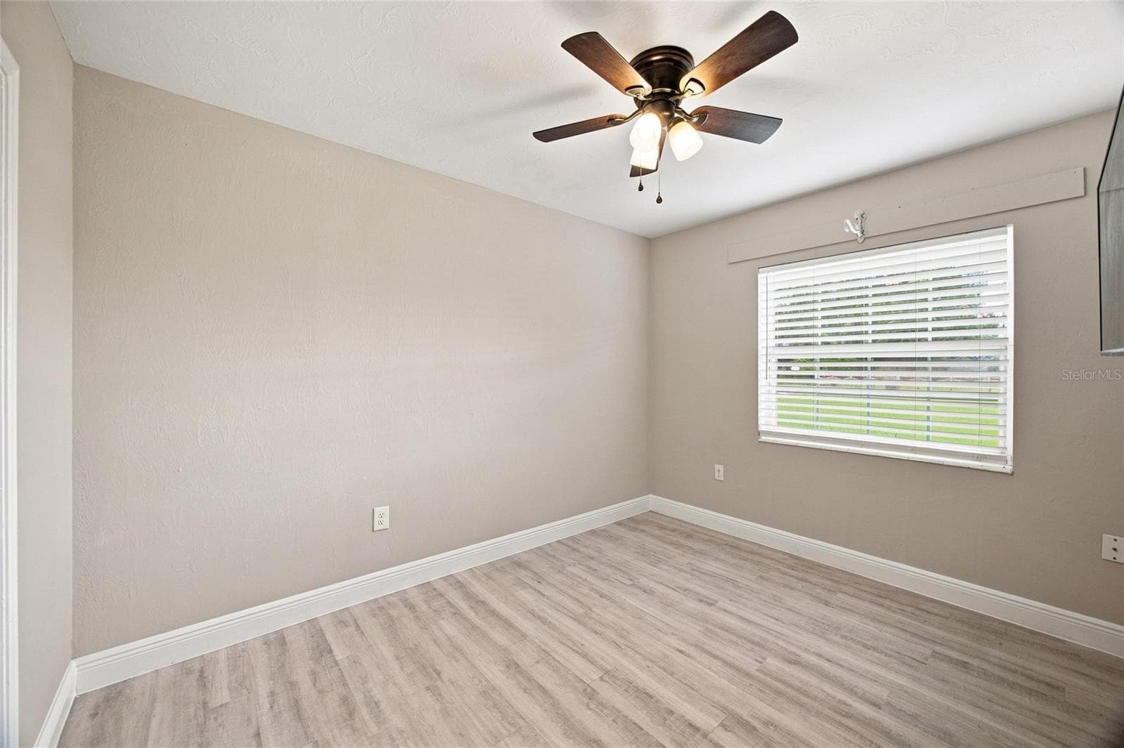 Bedroom 3 - 5106 THONOTOSASSA RD, PLANT CITY
