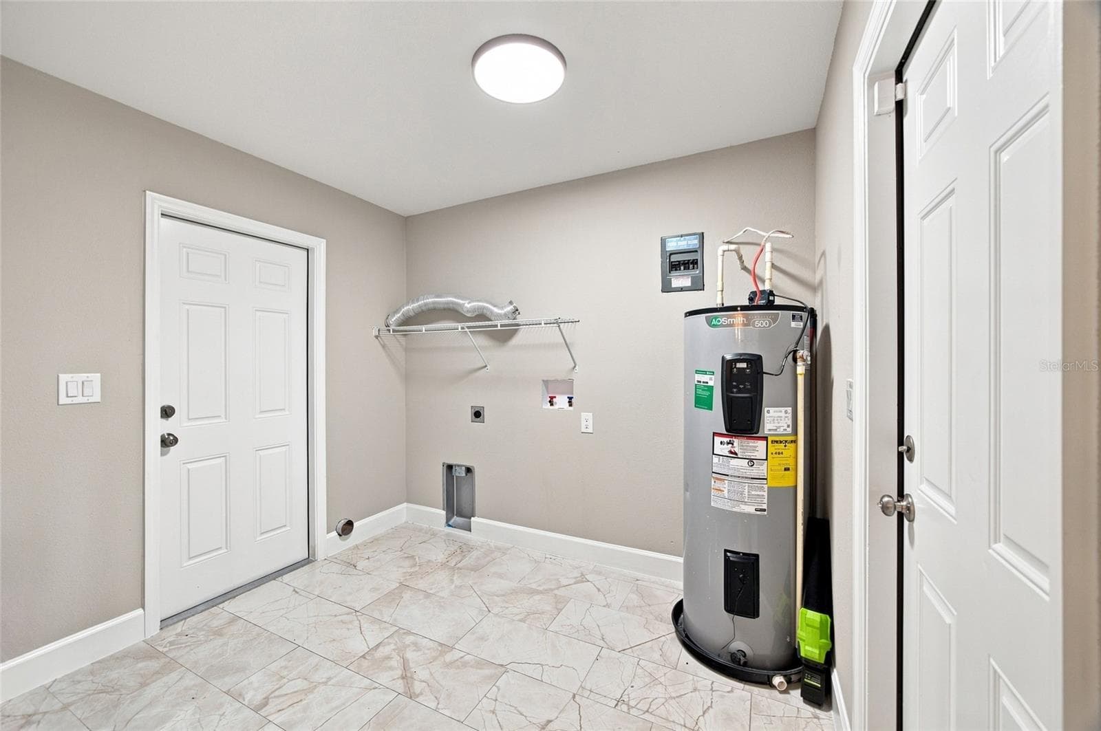 Laundry room area - 5106 THONOTOSASSA RD, PLANT CITY