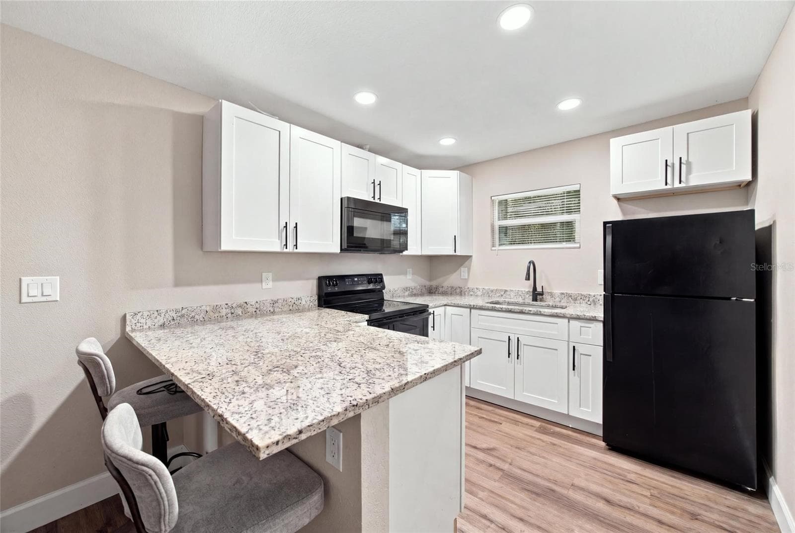 In-law suite kitchen area - 5106 THONOTOSASSA RD, PLANT CITY