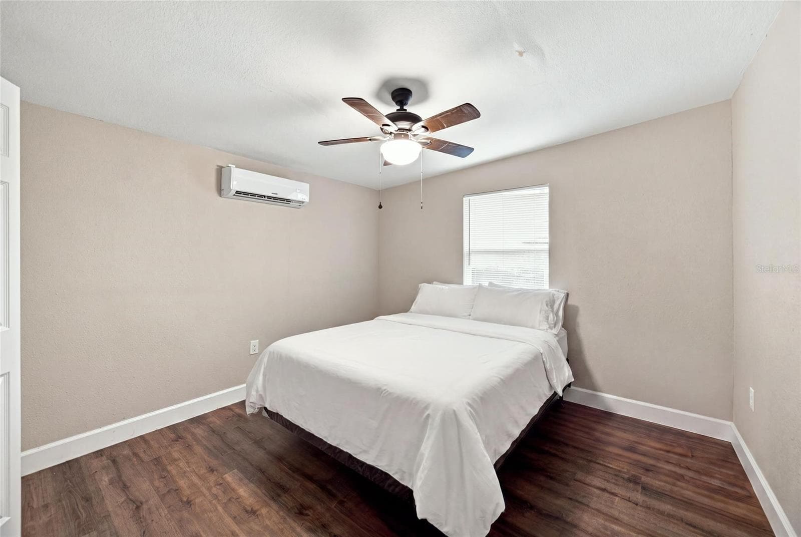 In law suite bedroom 2 - 5106 THONOTOSASSA RD, PLANT CITY