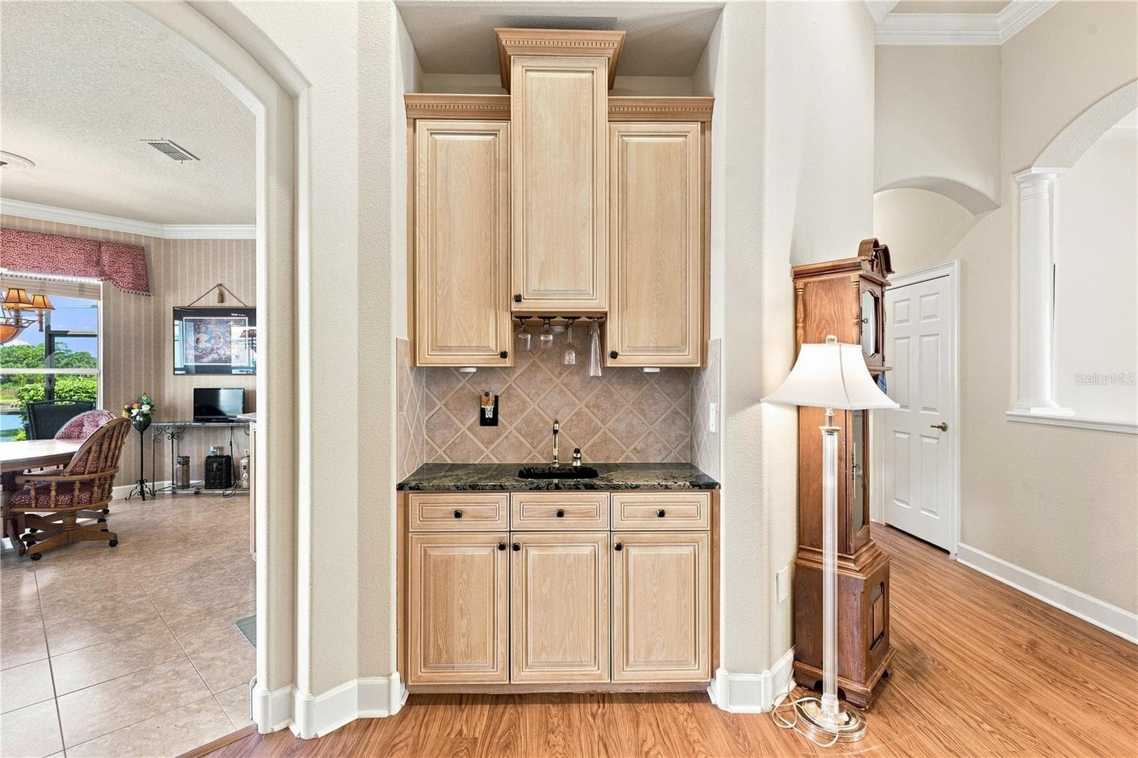 Wet Bar - 9271 WESTSHORE DR, WEEKI WACHEE