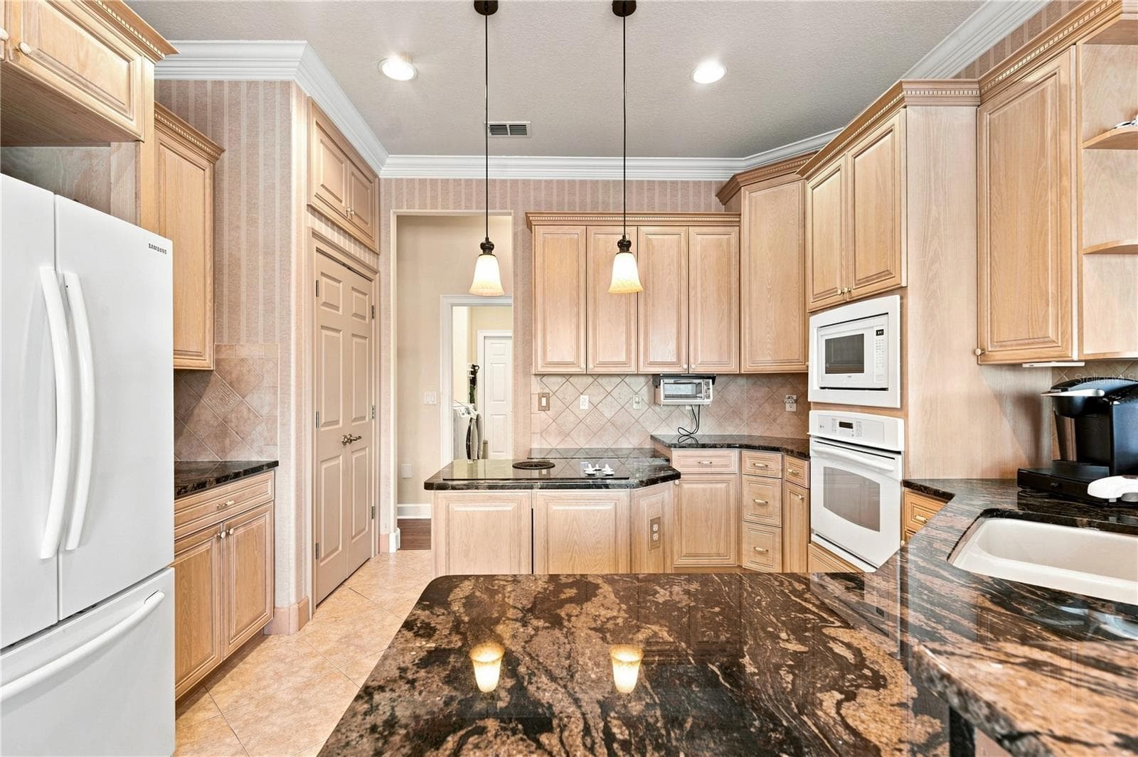 Kitchen - 9271 WESTSHORE DR, WEEKI WACHEE