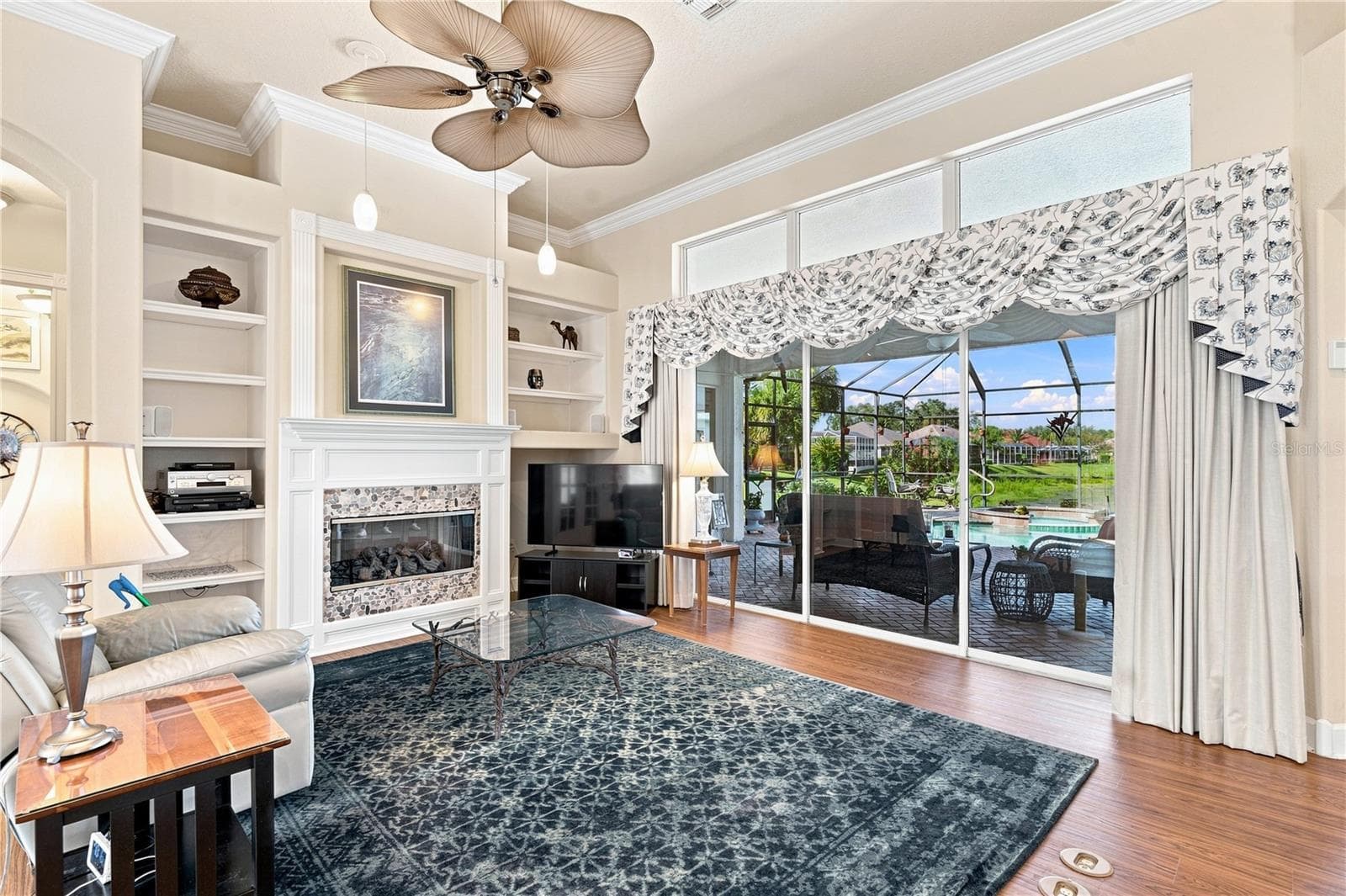 Livingroom 12-foot celling pocket glass doors - 9271 WESTSHORE DR, WEEKI WACHEE
