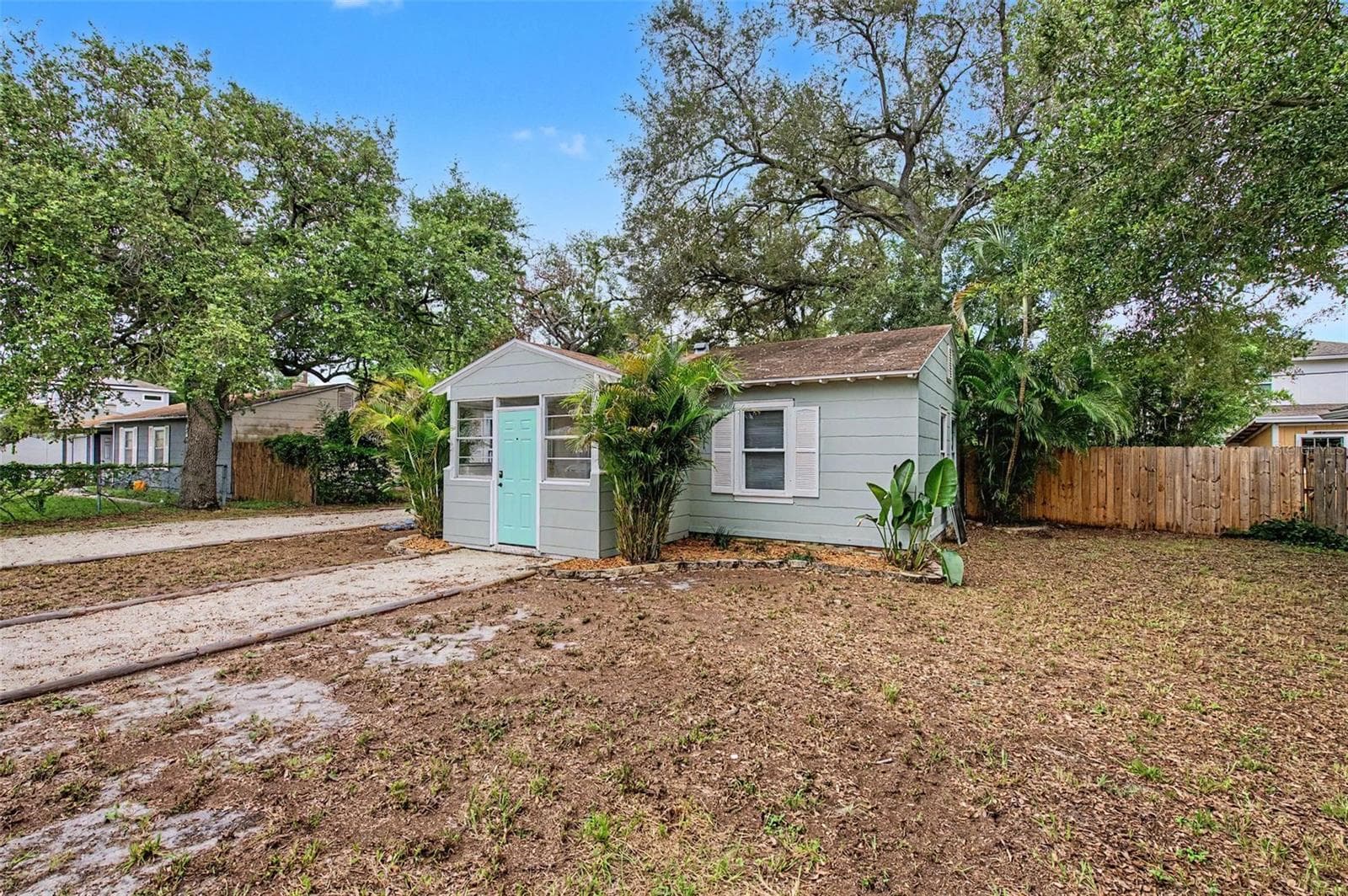Single Family Residence at 3208 W HARTNETT AVE, TAMPA, photo 4 of 35