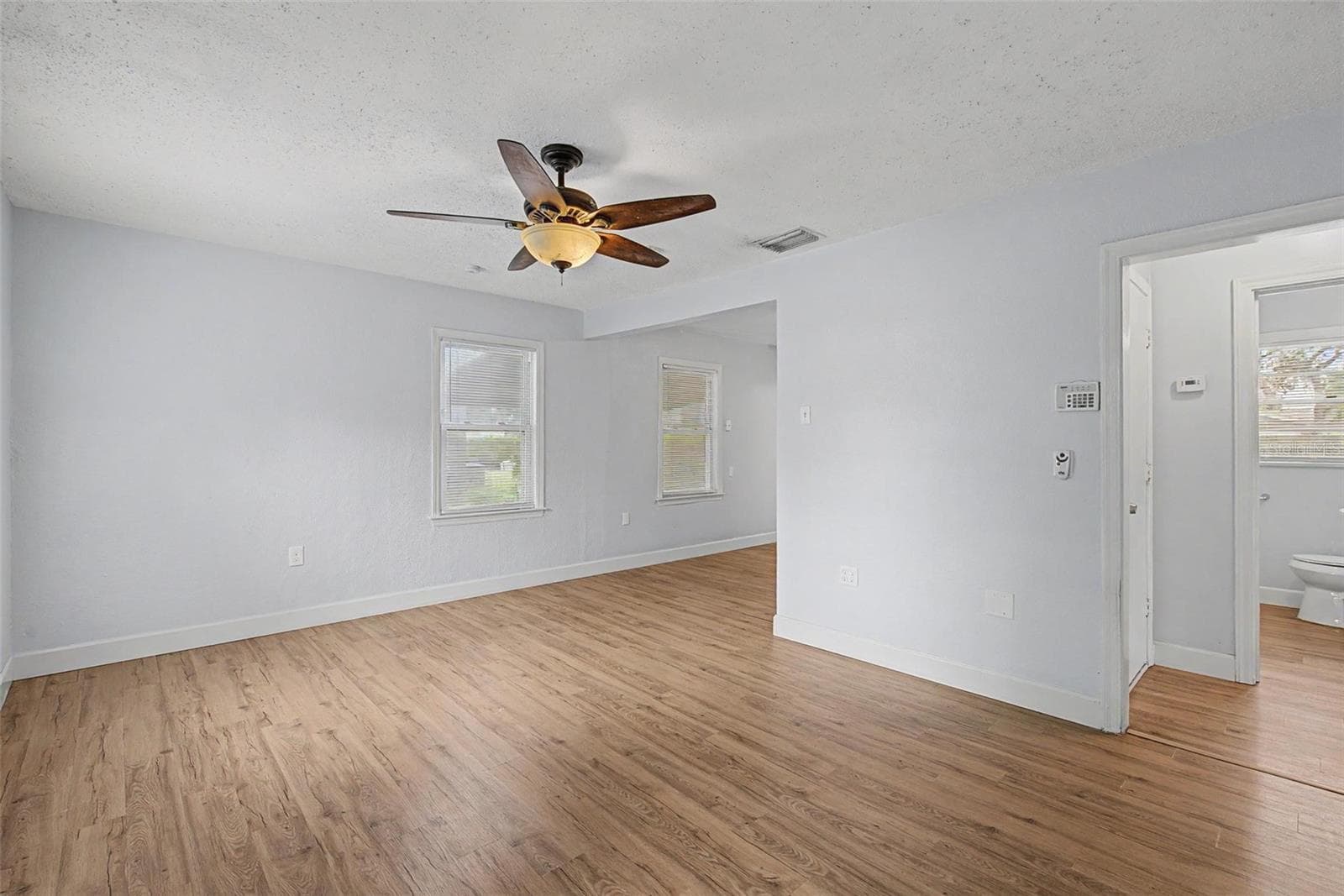 Single Family Residence at 3208 W HARTNETT AVE, TAMPA, photo 8 of 35