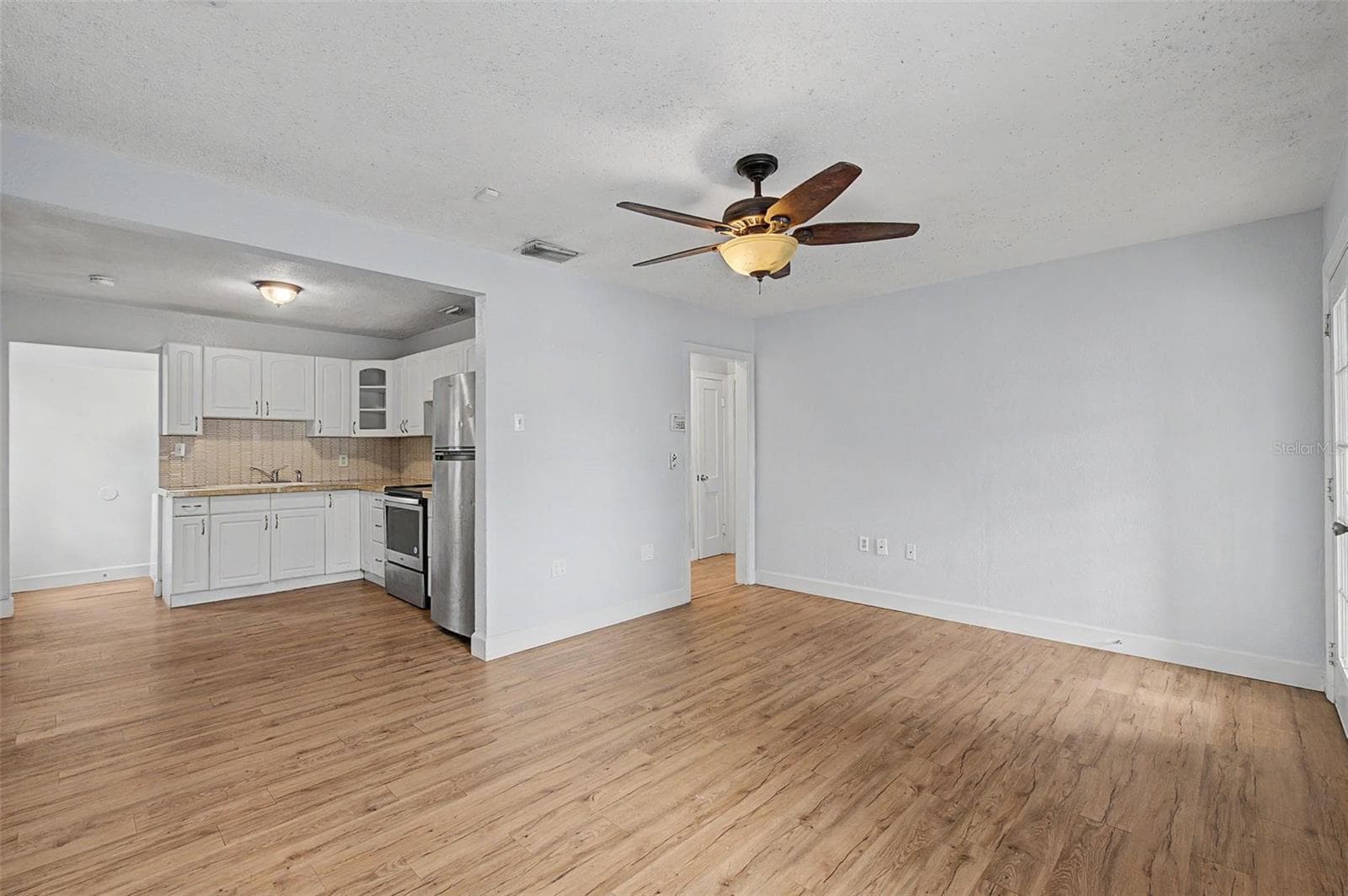 Single Family Residence at 3208 W HARTNETT AVE, TAMPA, photo 9 of 35