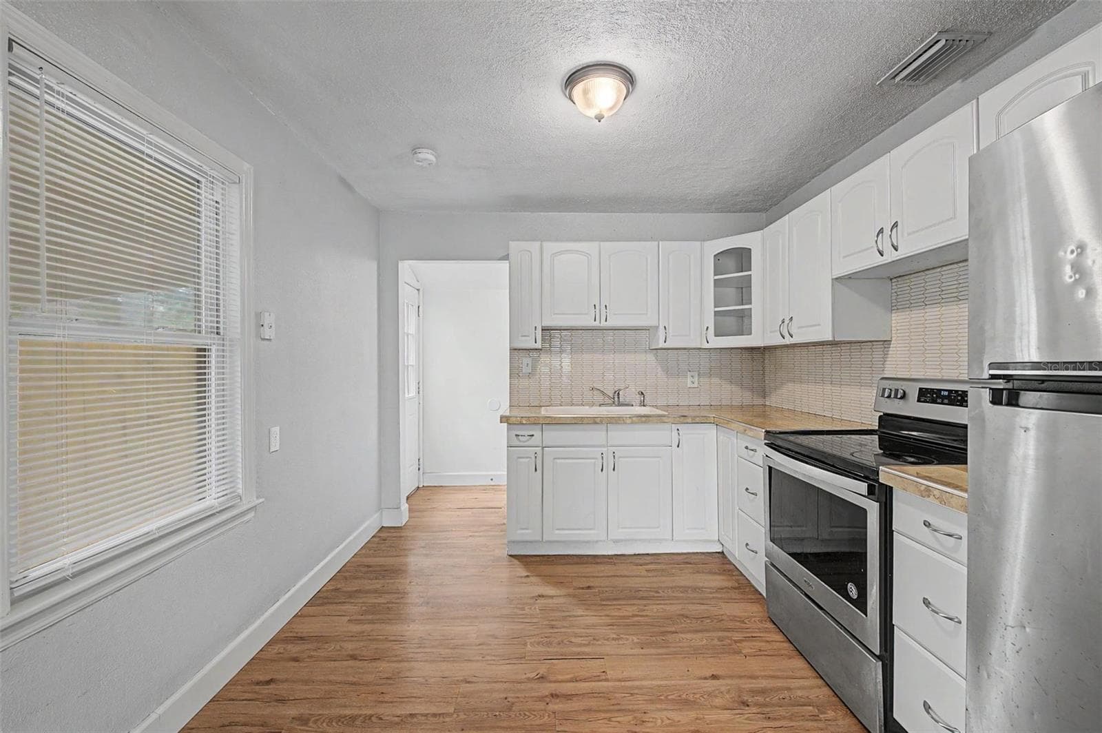 Single Family Residence at 3208 W HARTNETT AVE, TAMPA, photo 13 of 35