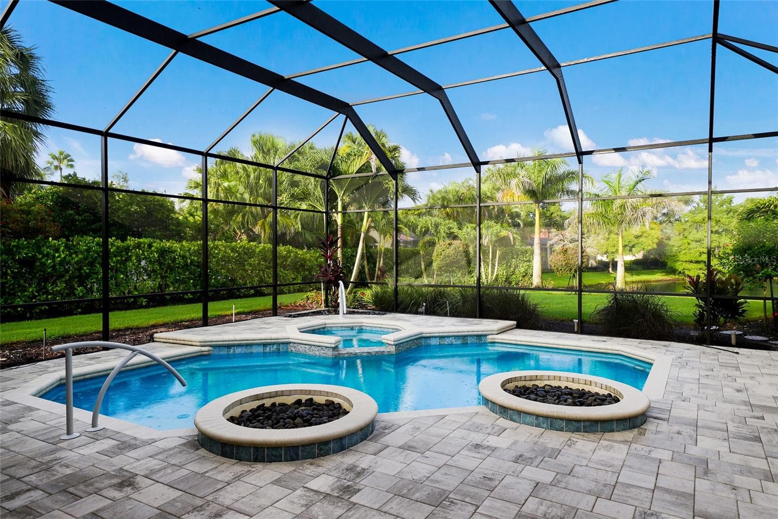 Private lot with lake and preserve views where fencing is allowed - 8122 LONE TREE GLN, LAKEWOOD RANCH