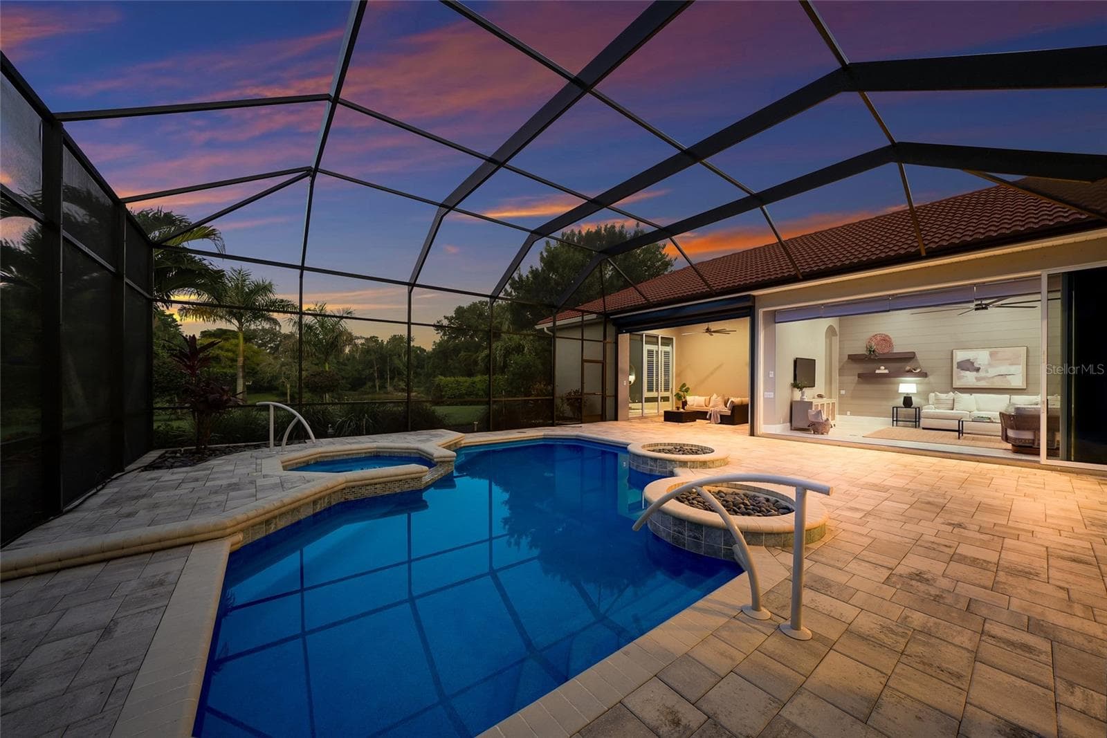 Kevlar retractable hurricane screens for lanai in Lakewood Ranch - 8122 LONE TREE GLN, LAKEWOOD RANCH