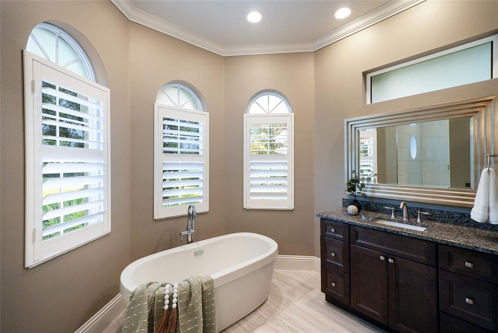 Single Family Residence at 8122 LONE TREE GLN, LAKEWOOD RANCH, photo 61 of 87