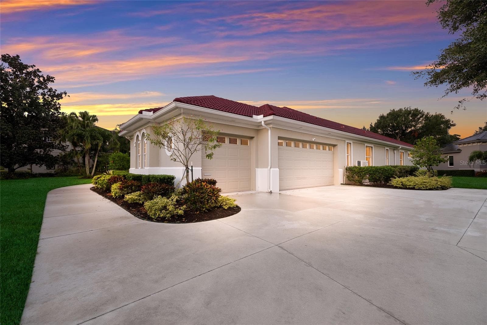Single Family Residence at 8122 LONE TREE GLN, LAKEWOOD RANCH, photo 79 of 87