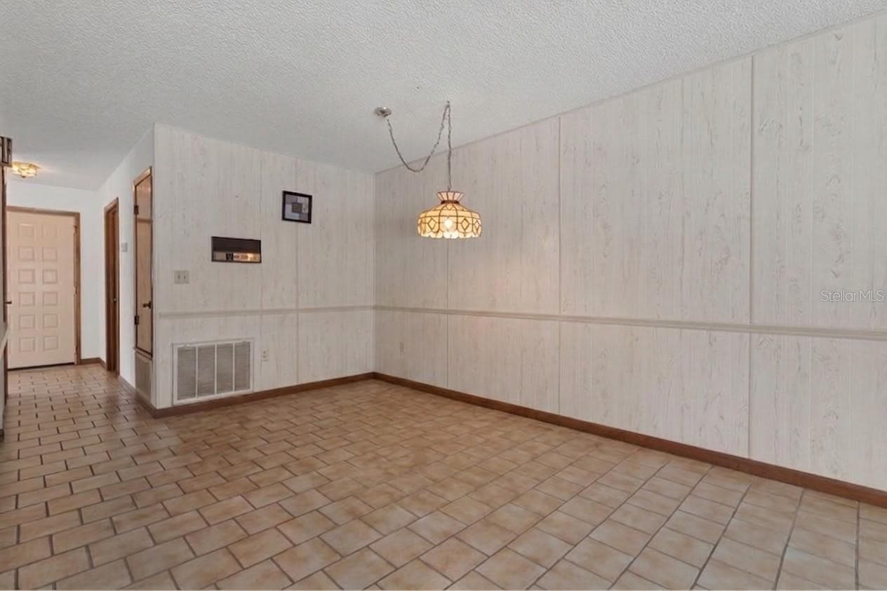 Breakfast Nook - 9009 HEATHER BLVD, WEEKI WACHEE