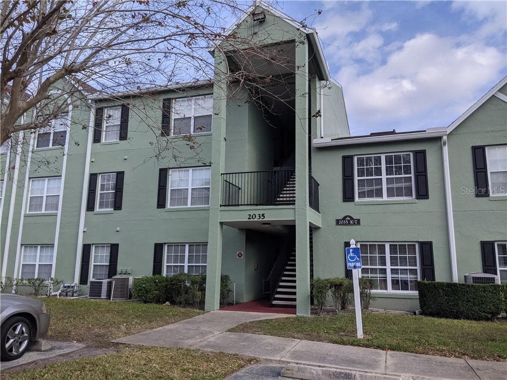 Condominium at ORLANDO, photo 2 of 33