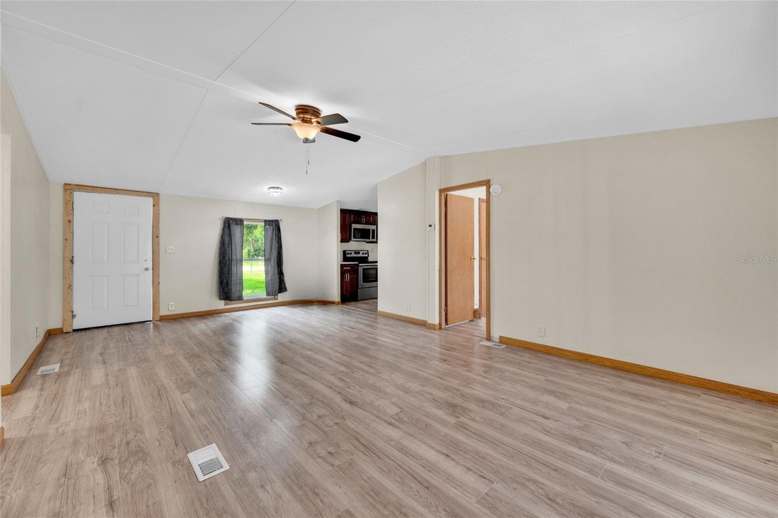 Manufactured Home at 7194 SEALAWN DR, SPRING HILL, photo 14 of 43