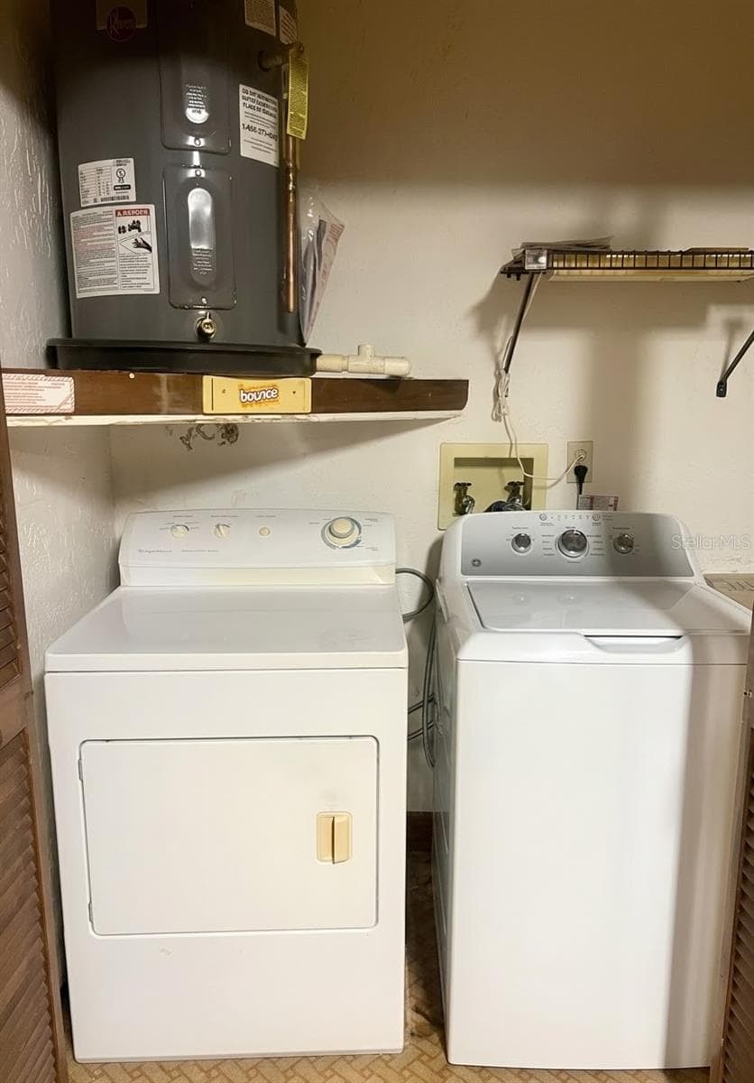 Washer and dryer do stay with the home - 9009 HEATHER BLVD, WEEKI WACHEE