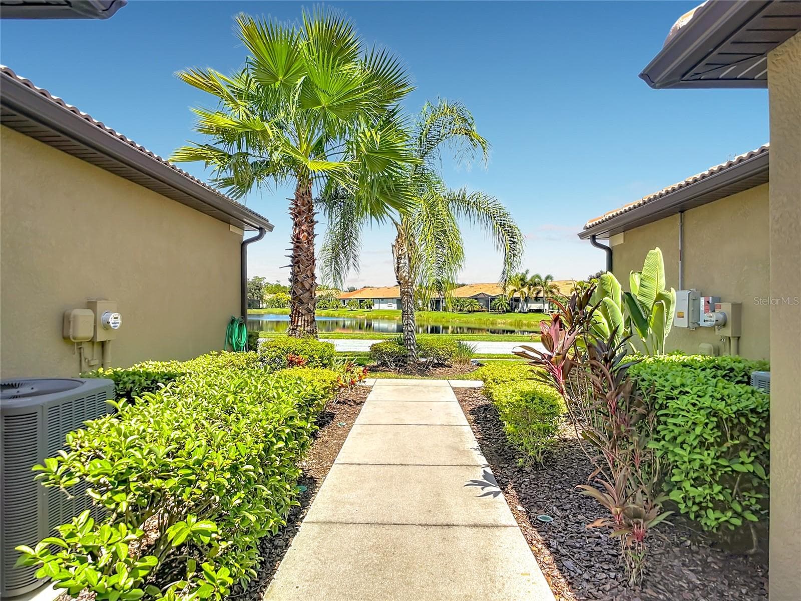 Walk way - 2590 OSWEGO DR, NORTH PORT