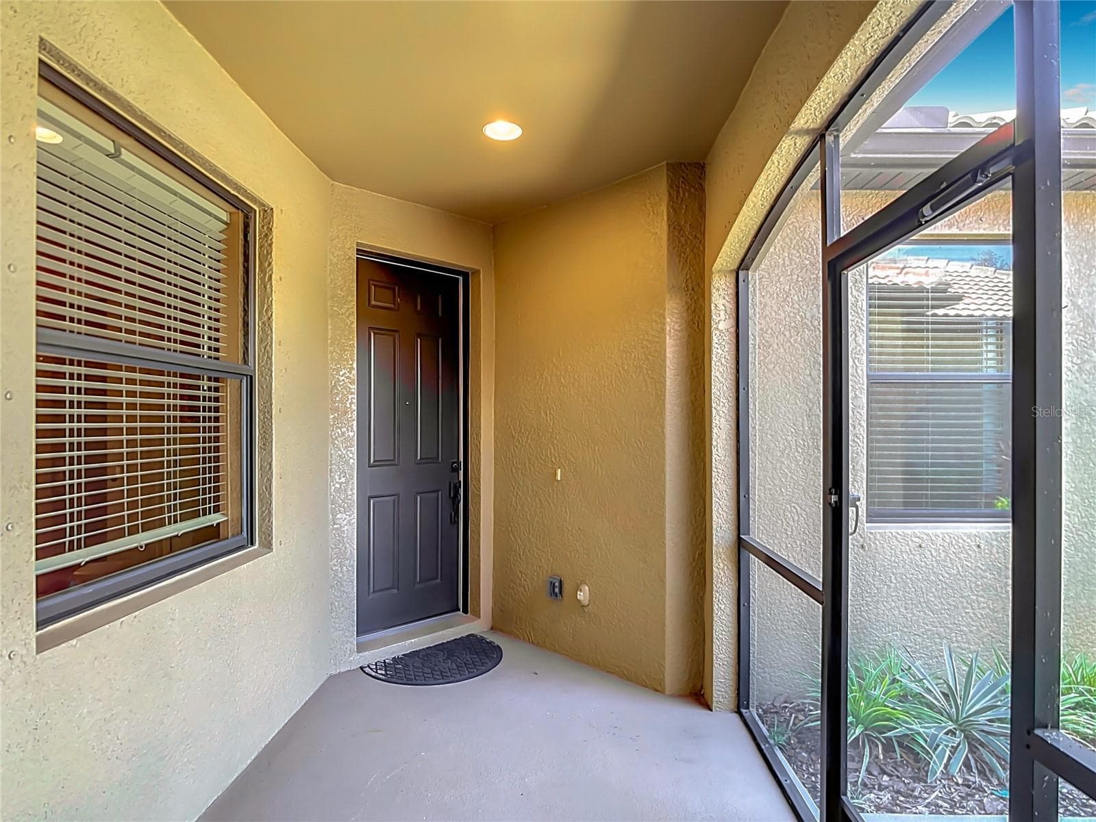 Front Porch - 2590 OSWEGO DR, NORTH PORT