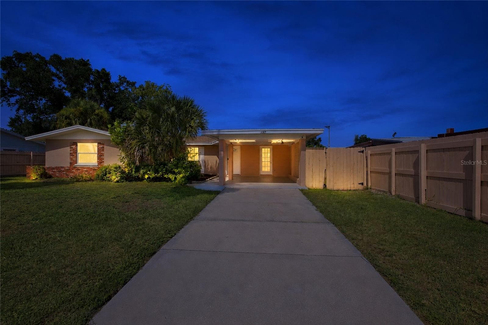 Twilight enhanced photo - 1509 BANYAN DR, VENICE