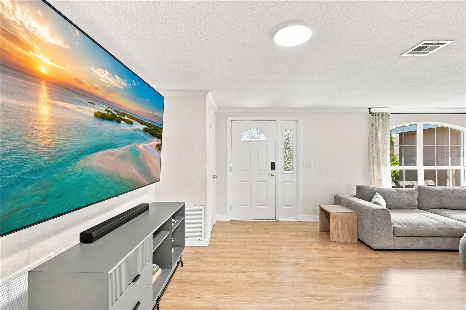 Entry to Living room - 1509 BANYAN DR, VENICE