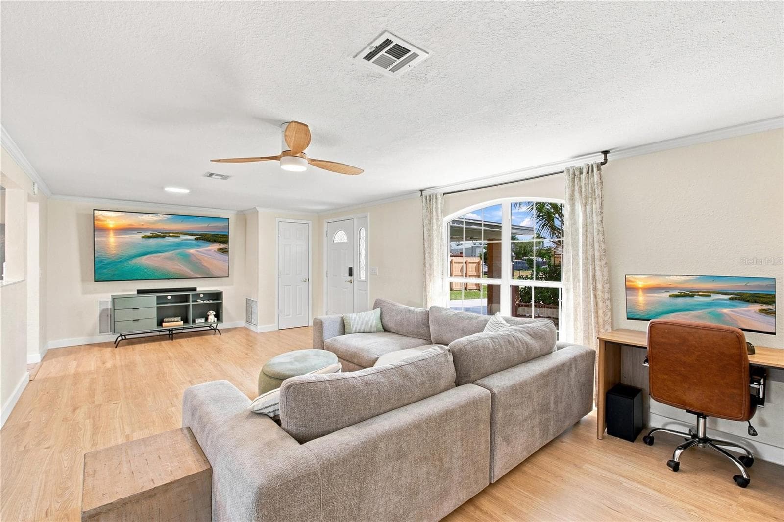 Living Room - 1509 BANYAN DR, VENICE