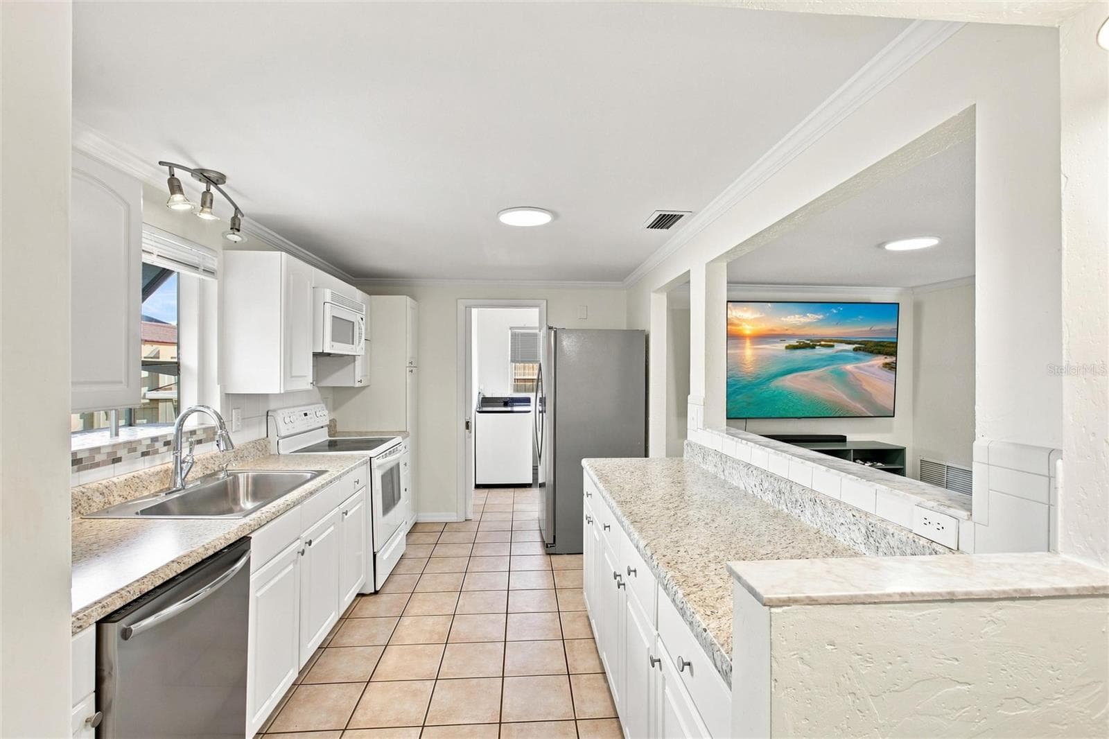 Kitchen - 1509 BANYAN DR, VENICE