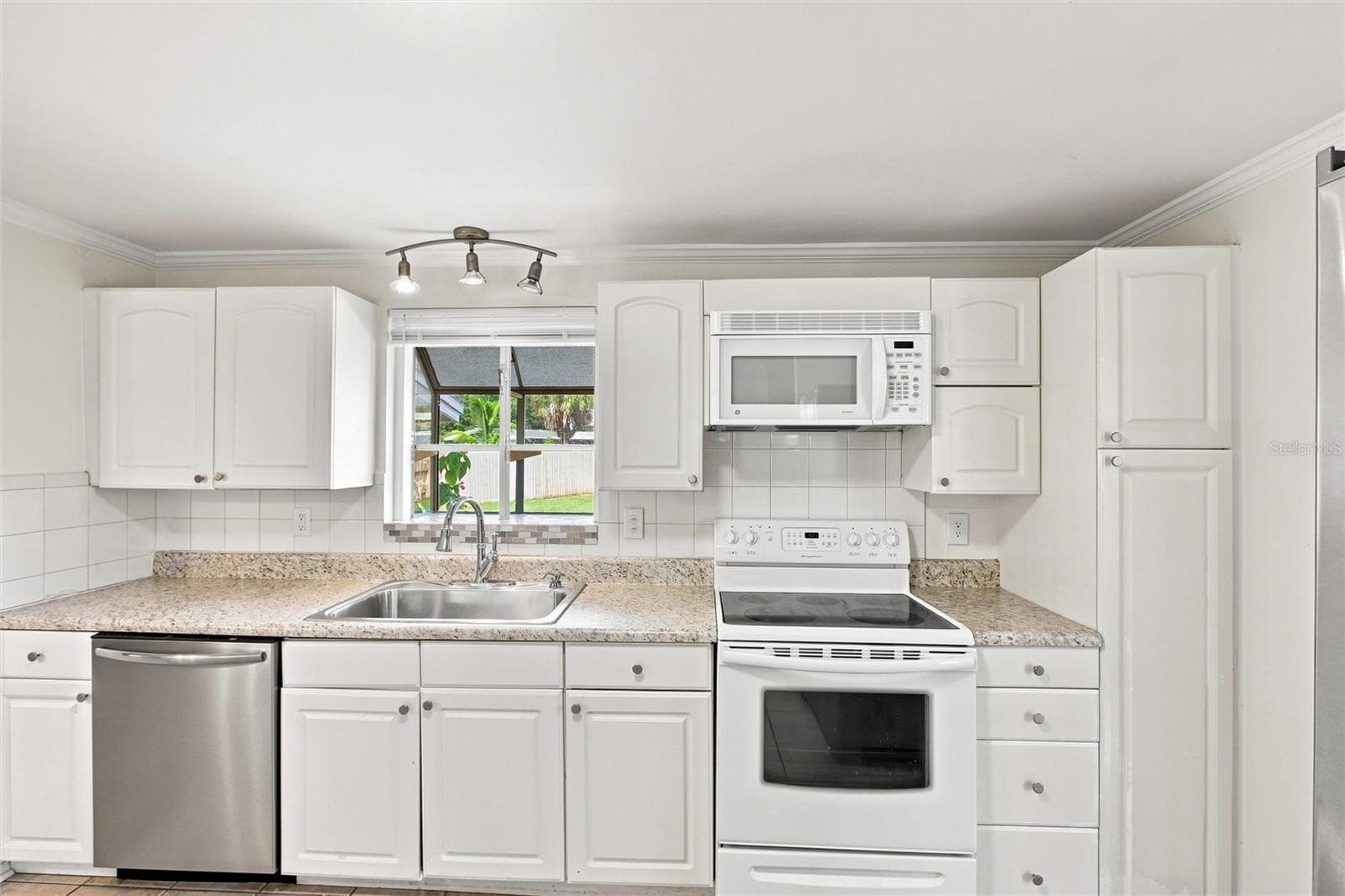 Kitchen - 1509 BANYAN DR, VENICE