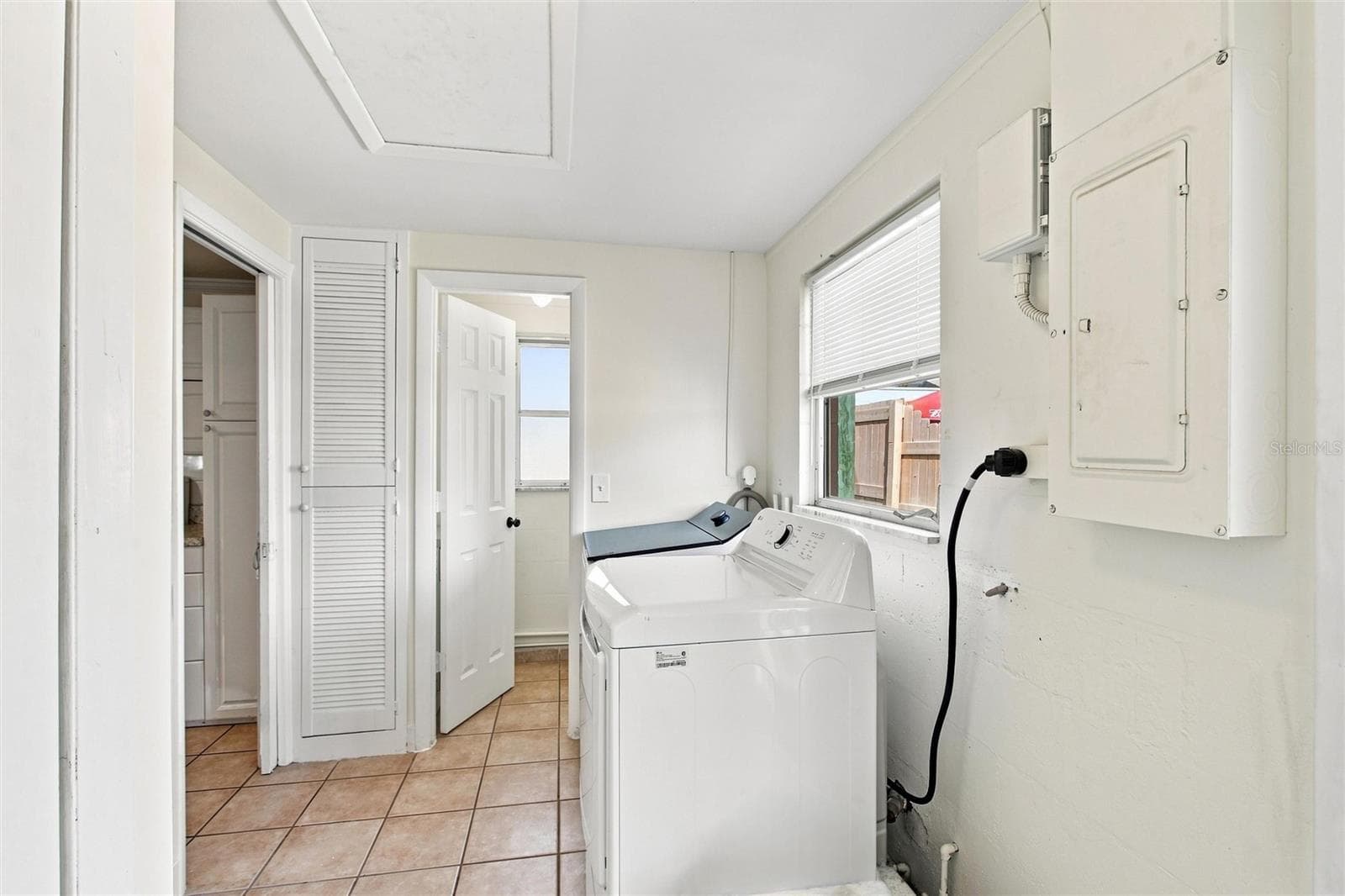 Laundry - 1509 BANYAN DR, VENICE