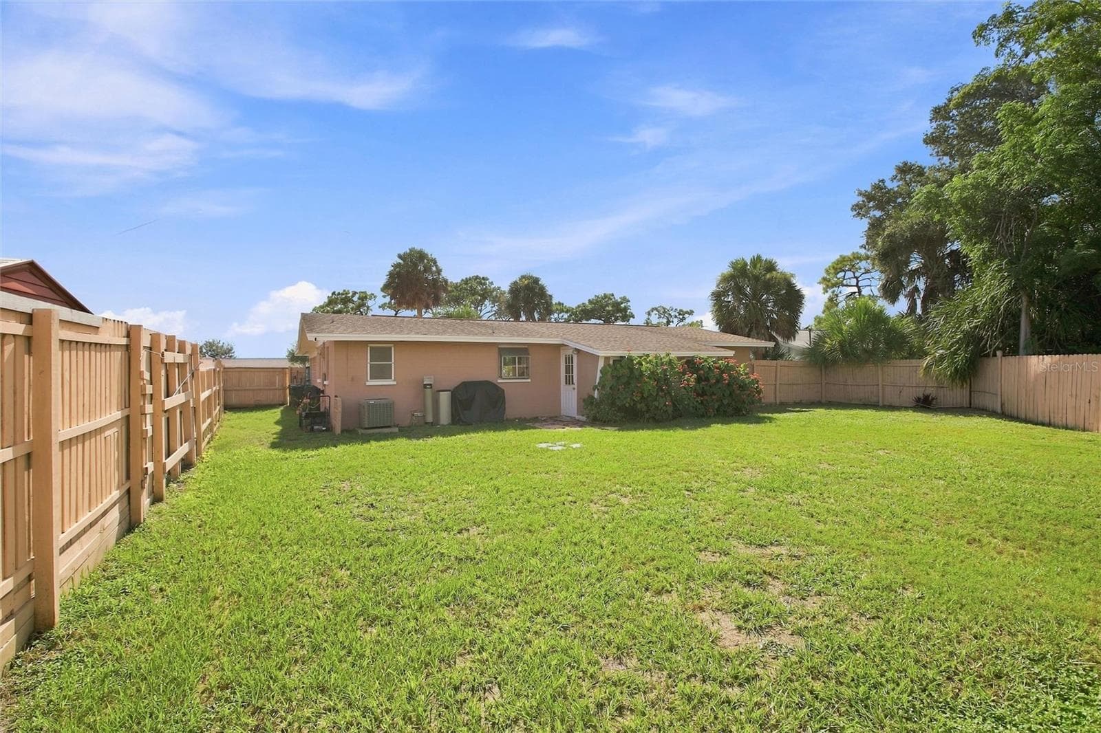 Fenced backyard - 1509 BANYAN DR, VENICE