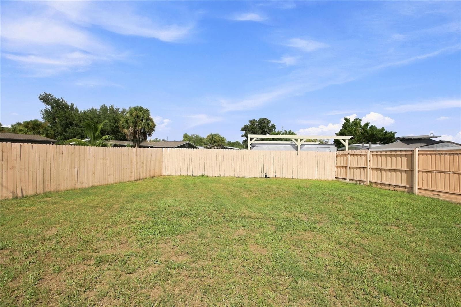 fenced yard - 1509 BANYAN DR, VENICE