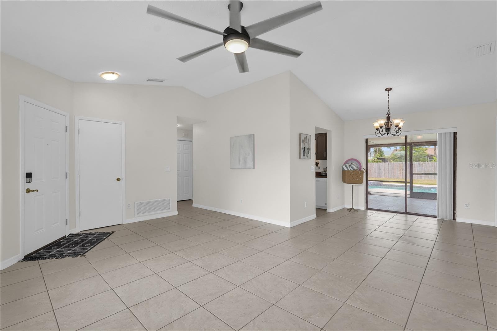 Front Living - 5165 FORMBY DR, ORLANDO