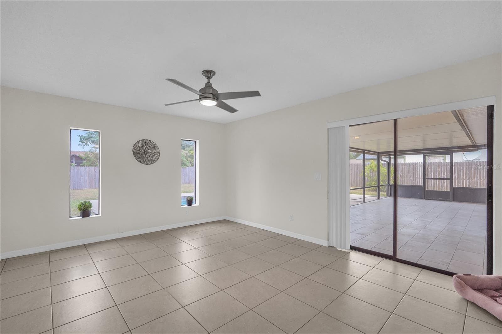 Family room looking at enclosed outdoor living - 5165 FORMBY DR, ORLANDO
