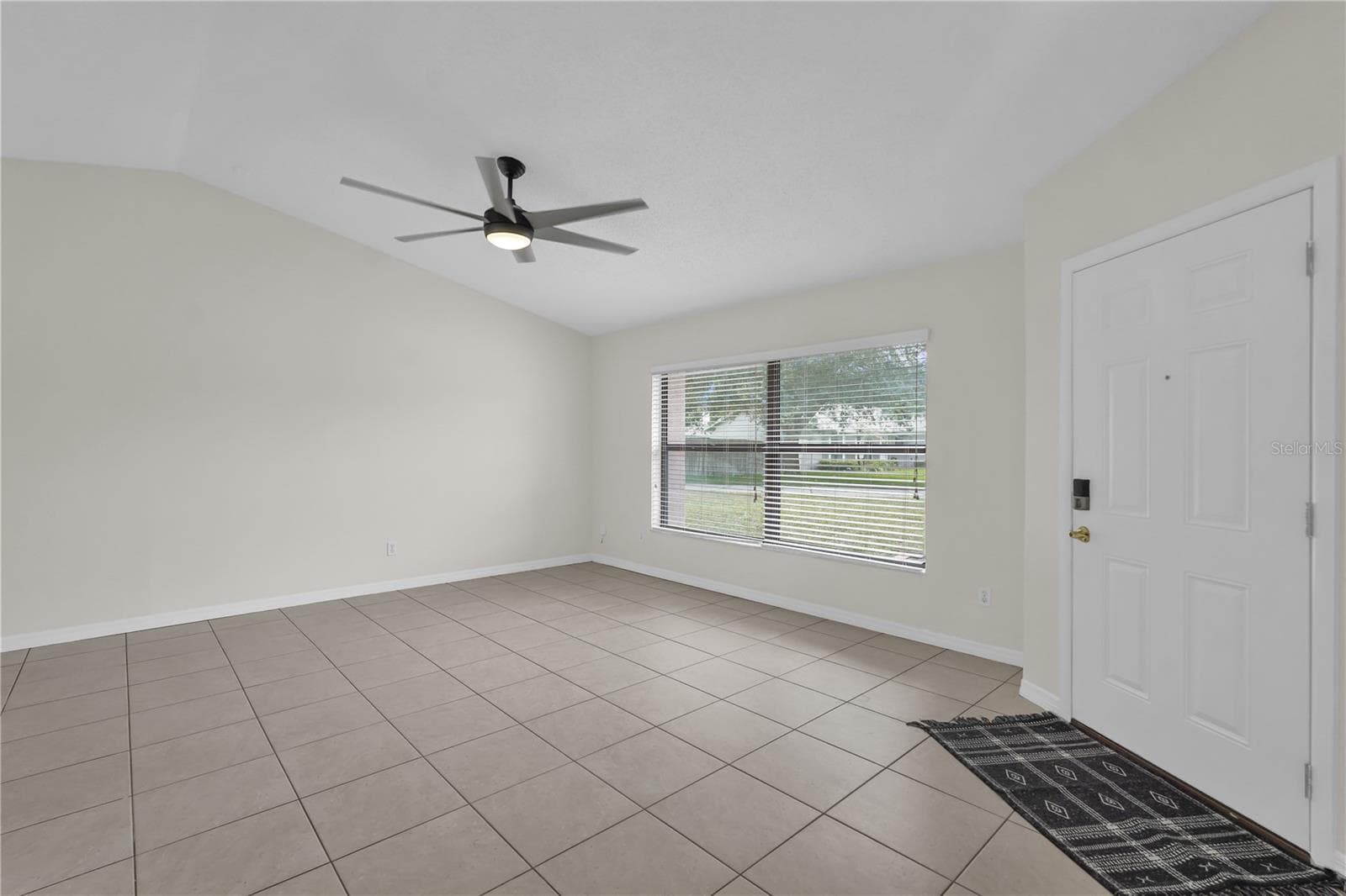 Front living room - 5165 FORMBY DR, ORLANDO