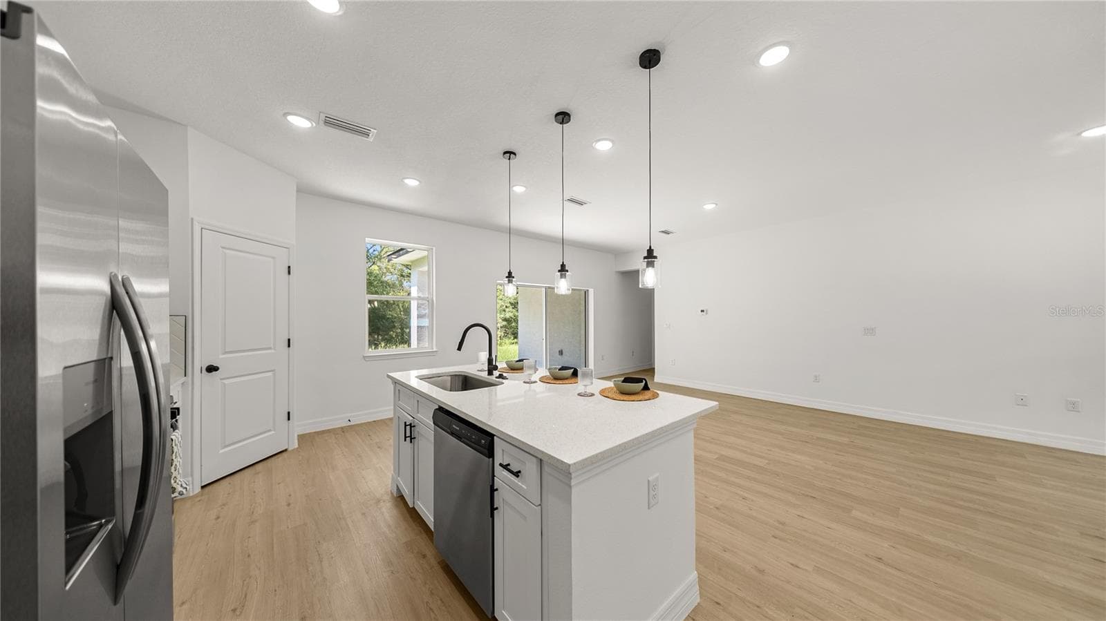 Single Family Residence at 2126 W CHARLENE PL, DUNNELLON, photo 6 of 34
