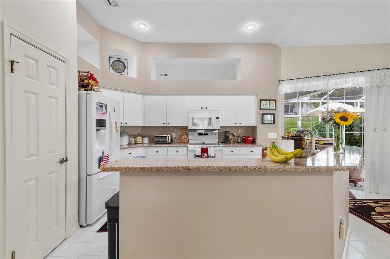 Kitchen - 365 W BARCLAY CT, BEVERLY HILLS