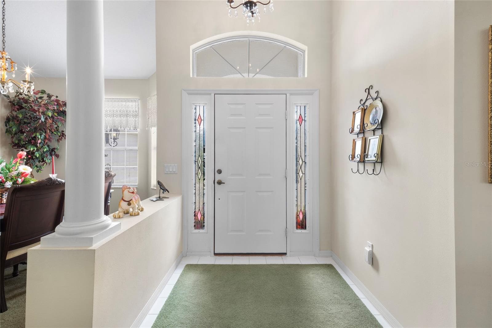 Front Entry - 365 W BARCLAY CT, BEVERLY HILLS